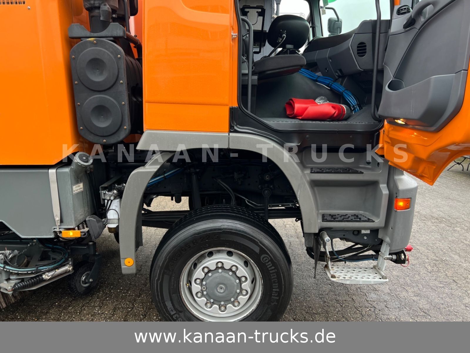 Fahrzeugabbildung Mercedes-Benz 2032 Actros 4x4 Bucher STKF 9500  AIRPORT  KLIMA