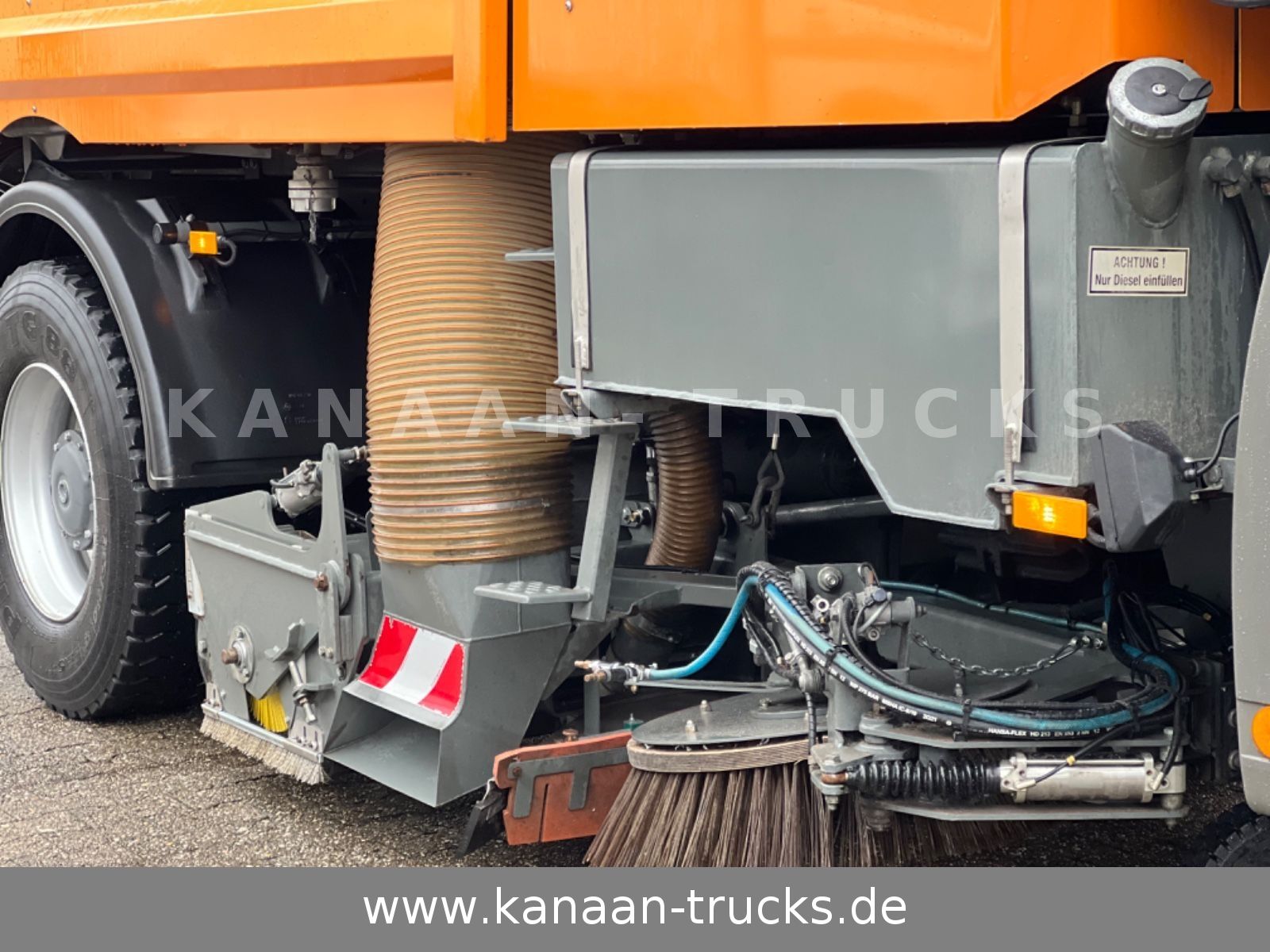 Fahrzeugabbildung Mercedes-Benz 2032 Actros 4x4 Bucher STKF 9500  AIRPORT  KLIMA