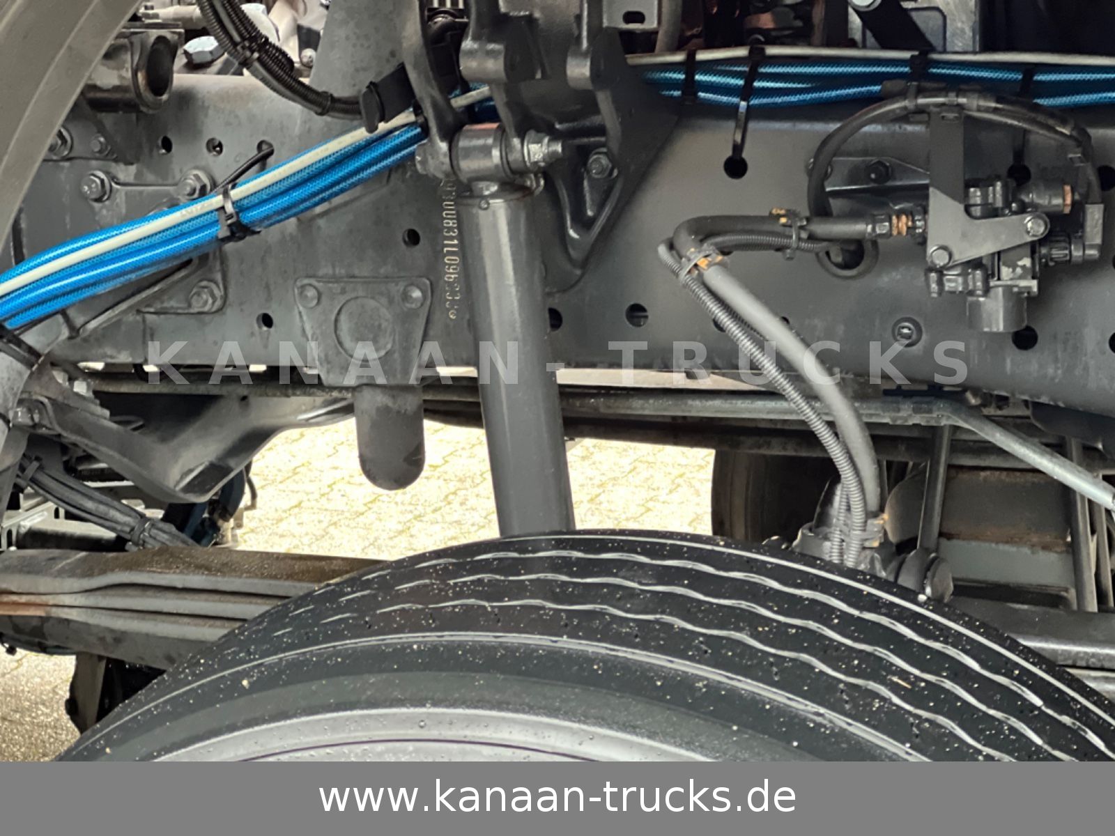 Fahrzeugabbildung Mercedes-Benz 2032 Actros 4x4 Bucher STKF 9500  AIRPORT  KLIMA