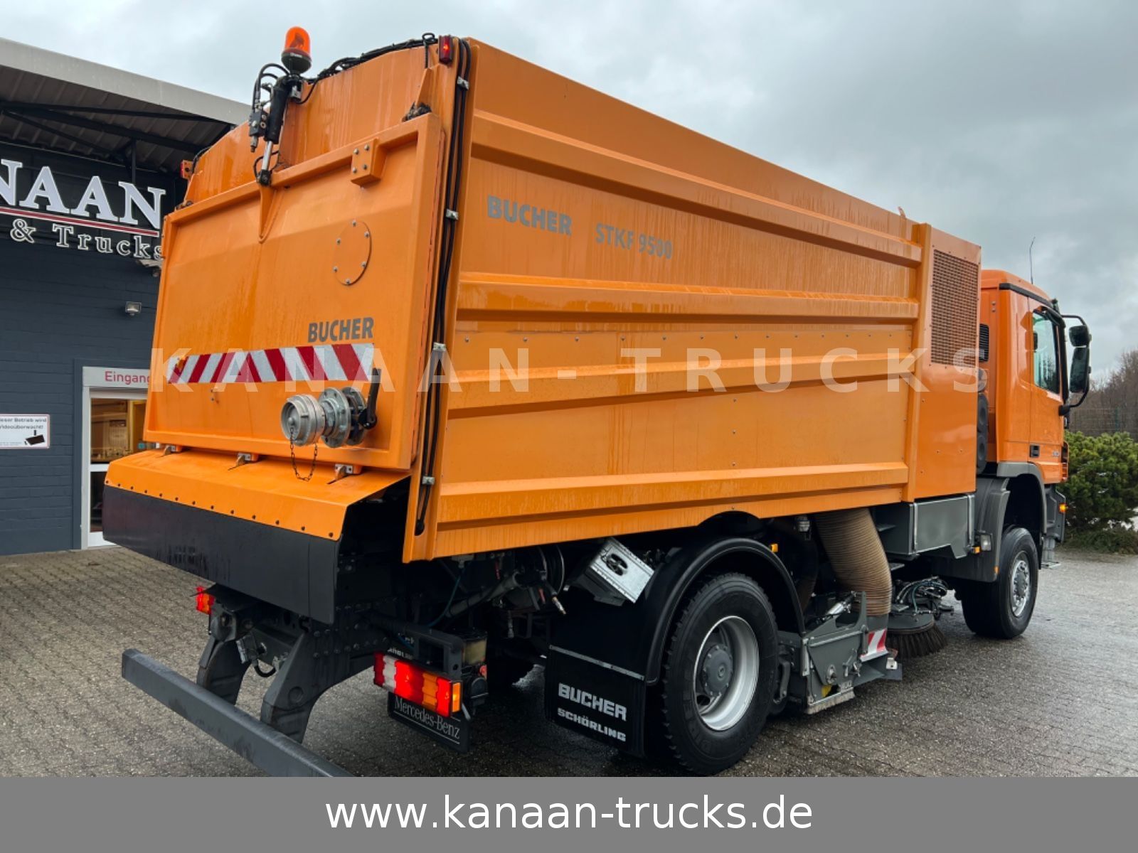 Fahrzeugabbildung Mercedes-Benz 2032 Actros 4x4 Bucher STKF 9500  AIRPORT  KLIMA