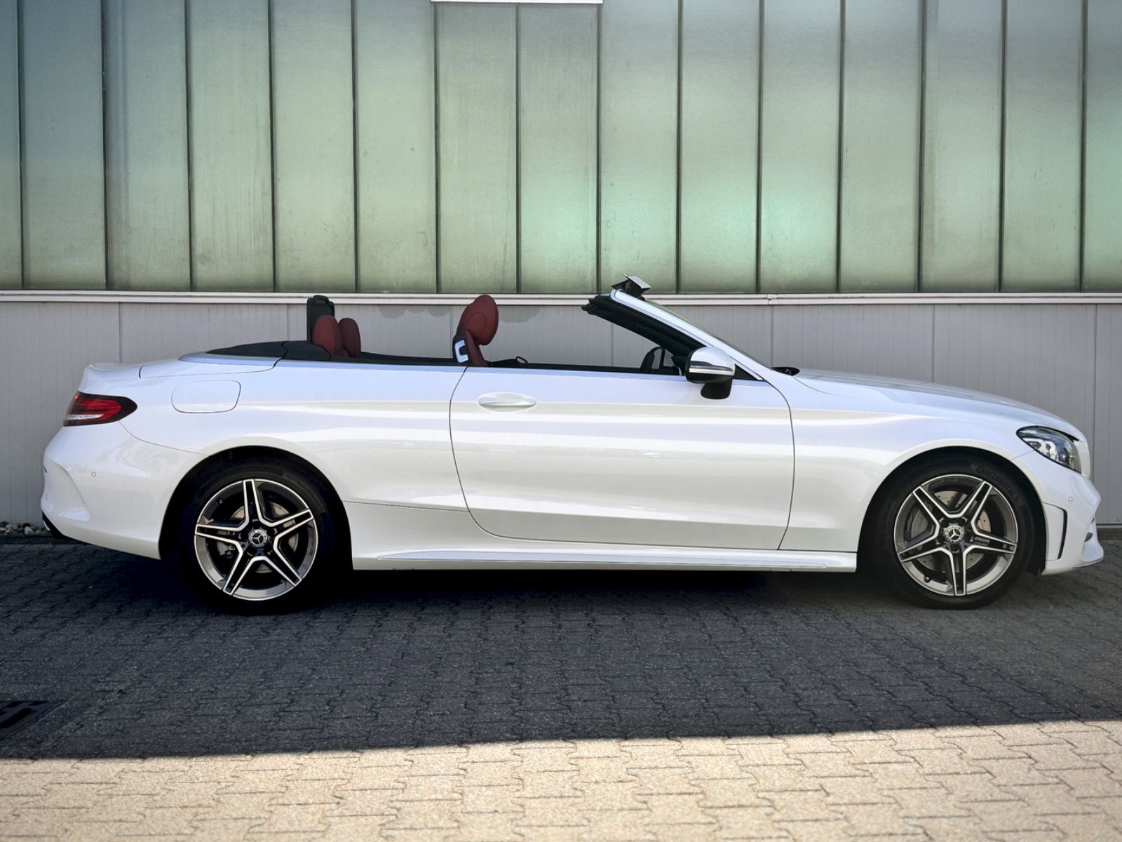 Fahrzeugabbildung Mercedes-Benz C 400 4-Matic AMG-Line *AHK|LED|AIRSCARF|ASSIST*