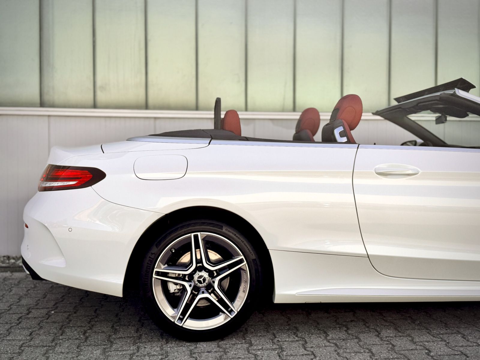 Fahrzeugabbildung Mercedes-Benz C 400 4-Matic AMG-Line *AHK|LED|AIRSCARF|ASSIST*