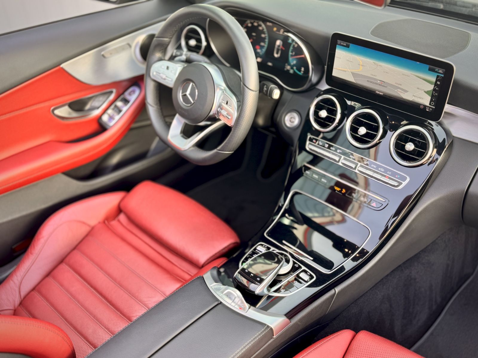 Fahrzeugabbildung Mercedes-Benz C 400 4-Matic AMG-Line *AHK|LED|AIRSCARF|ASSIST*