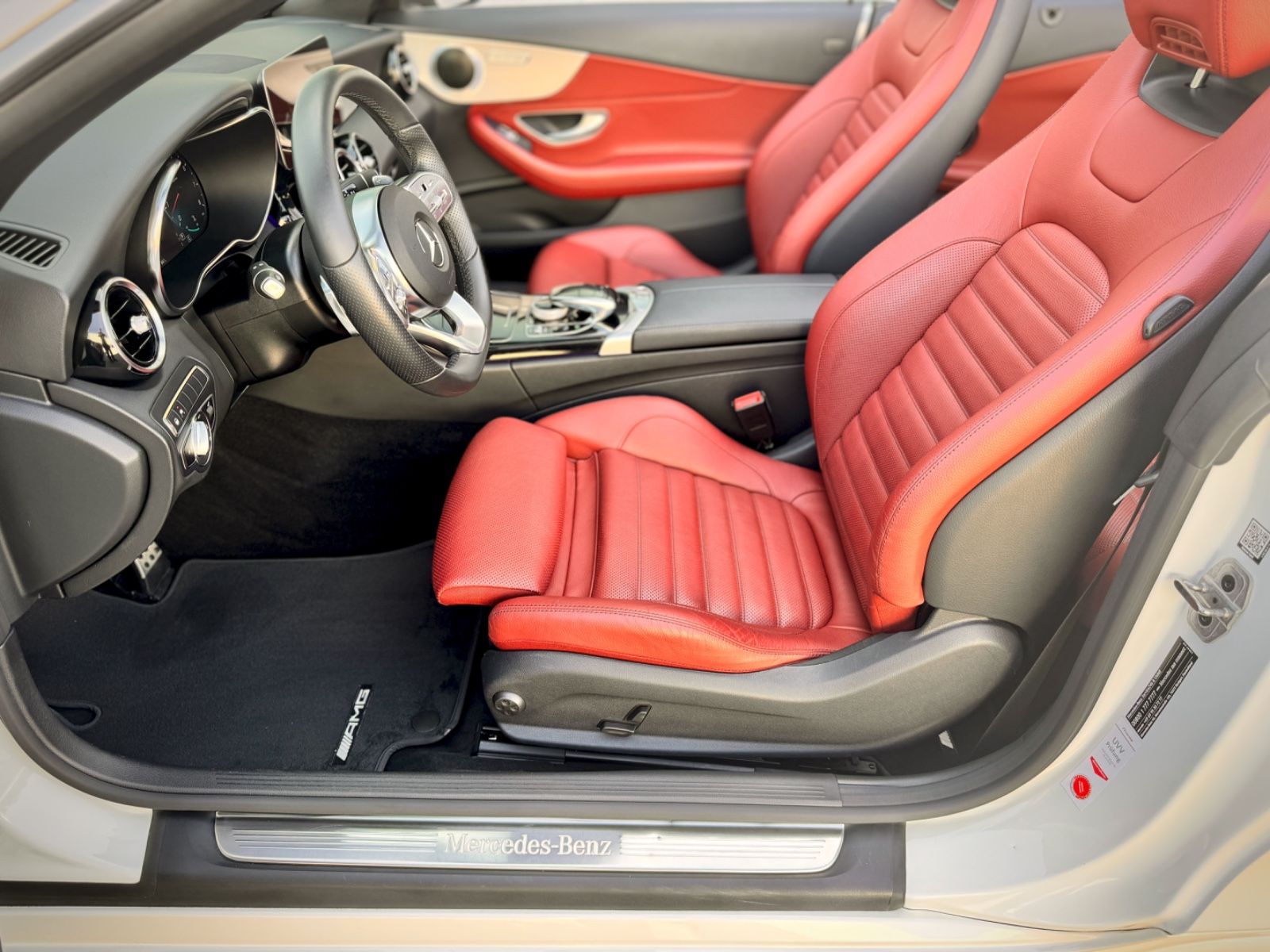 Fahrzeugabbildung Mercedes-Benz C 400 4-Matic AMG-Line *AHK|LED|AIRSCARF|ASSIST*