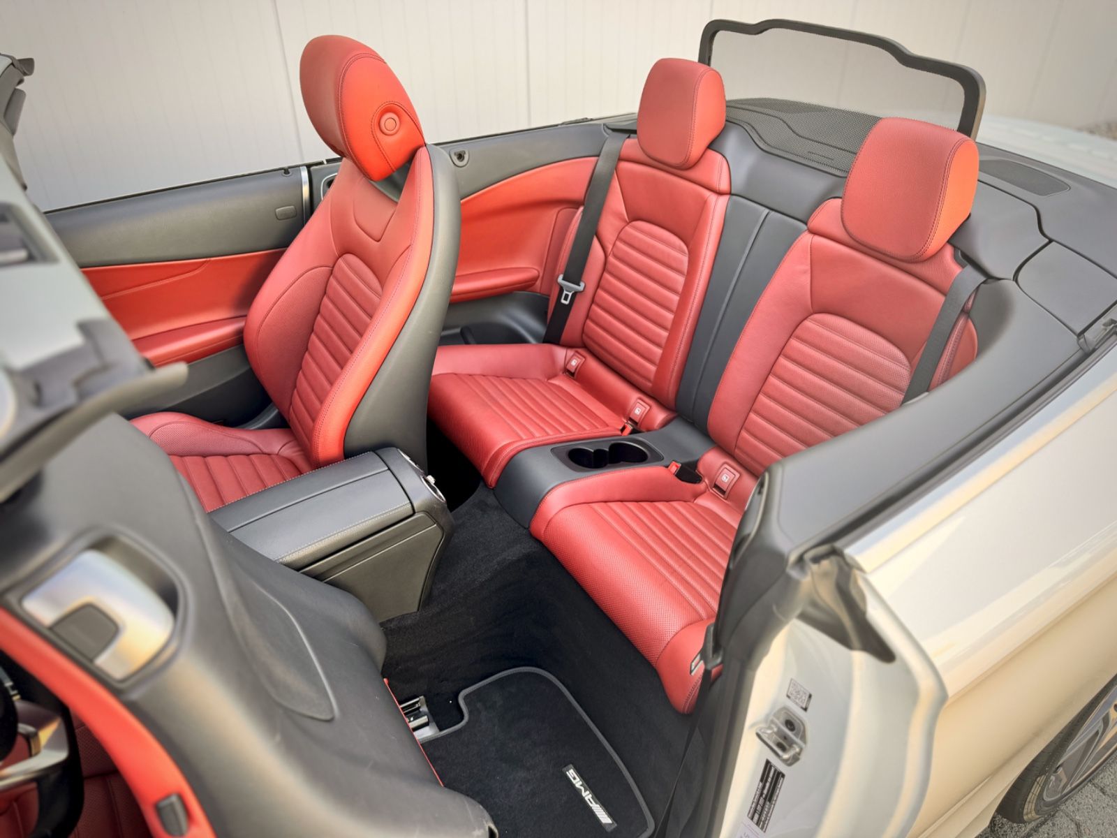 Fahrzeugabbildung Mercedes-Benz C 400 4-Matic AMG-Line *AHK|LED|AIRSCARF|ASSIST*