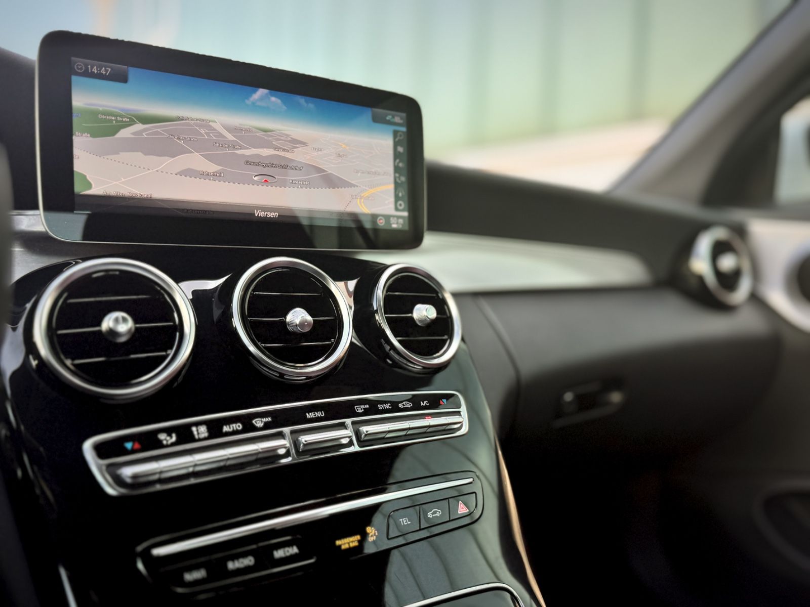 Fahrzeugabbildung Mercedes-Benz C 400 4-Matic AMG-Line *AHK|LED|AIRSCARF|ASSIST*