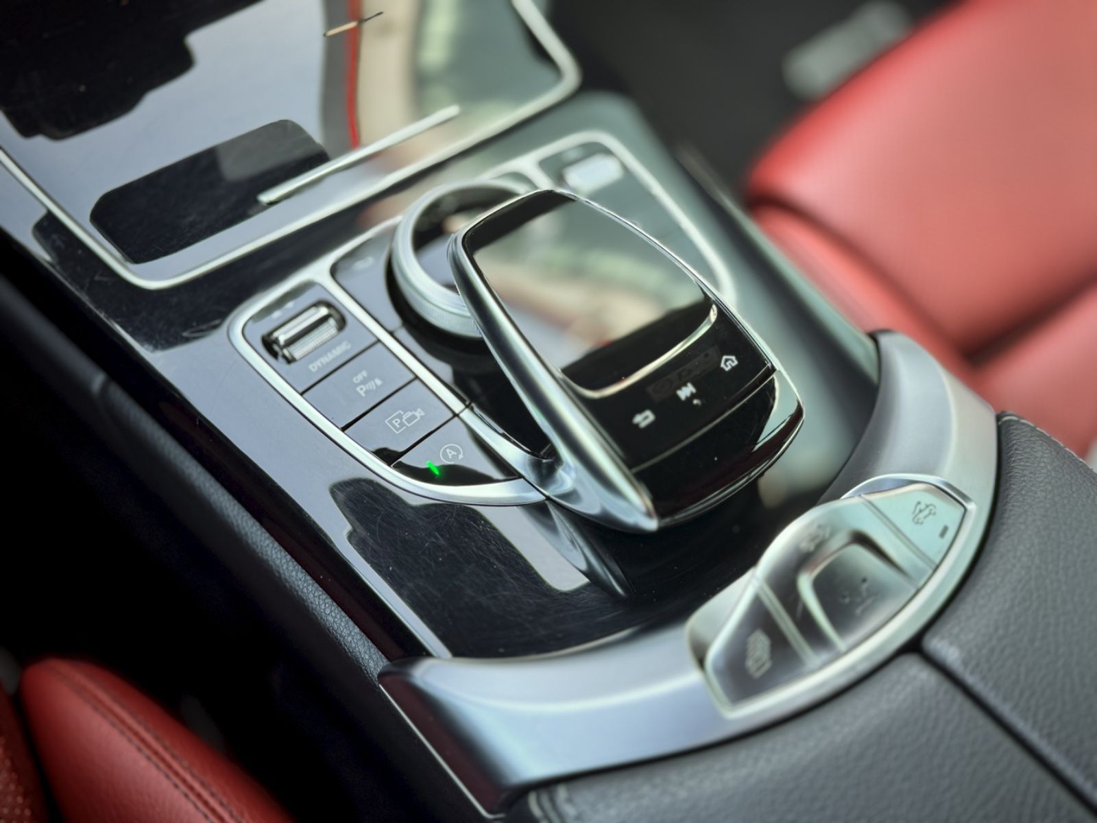 Fahrzeugabbildung Mercedes-Benz C 400 4-Matic AMG-Line *AHK|LED|AIRSCARF|ASSIST*