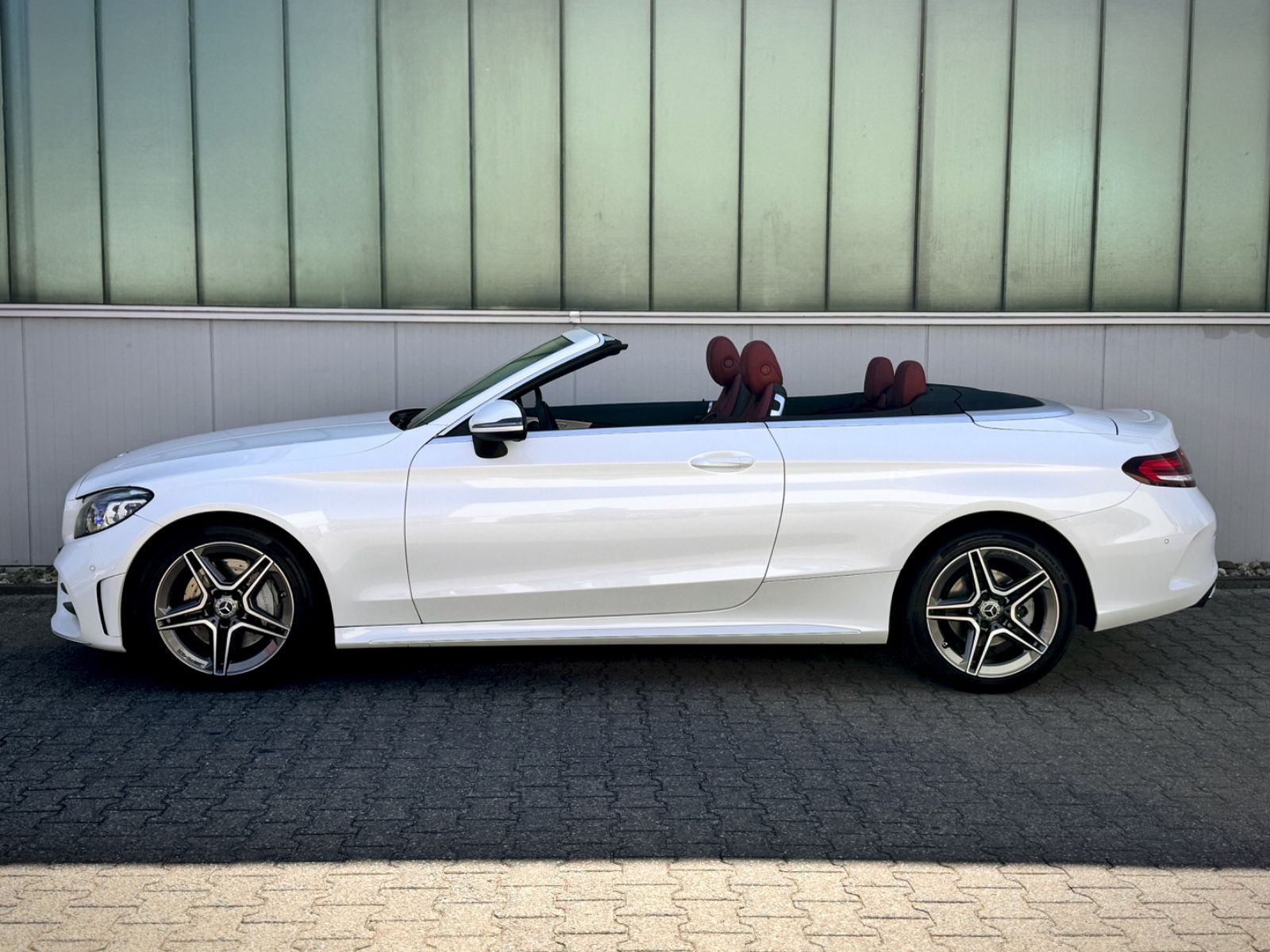 Fahrzeugabbildung Mercedes-Benz C 400 4-Matic AMG-Line *AHK|LED|AIRSCARF|ASSIST*