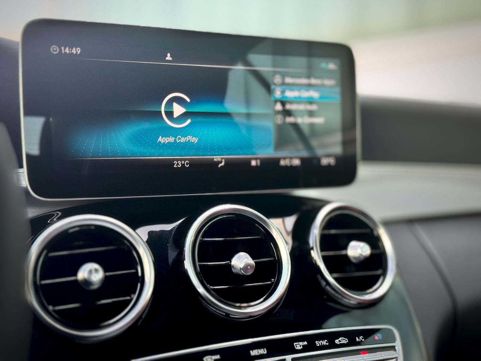 Fahrzeugabbildung Mercedes-Benz C 400 4-Matic AMG-Line *AHK|LED|AIRSCARF|ASSIST*