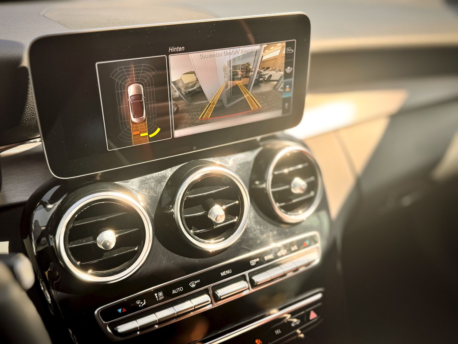 Fahrzeugabbildung Mercedes-Benz C 400 4-Matic AMG-Line *AHK|LED|AIRSCARF|ASSIST*