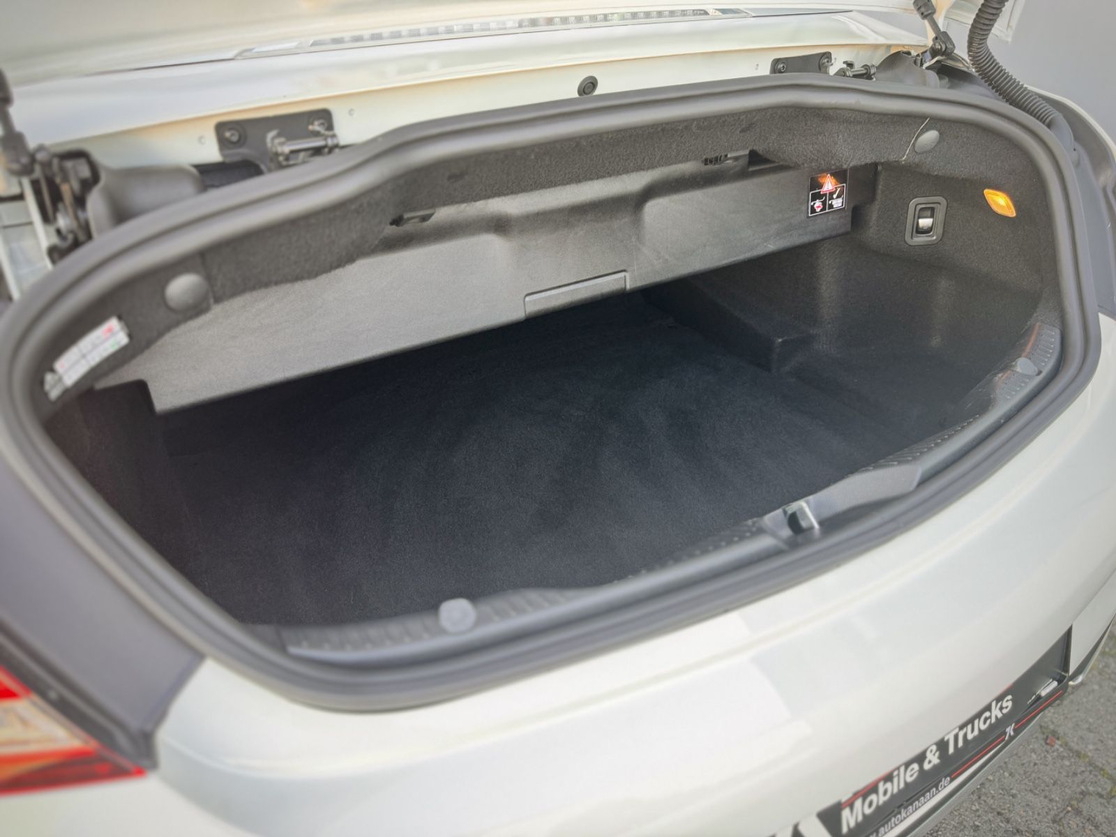 Fahrzeugabbildung Mercedes-Benz C 400 4-Matic AMG-Line *AHK|LED|AIRSCARF|ASSIST*