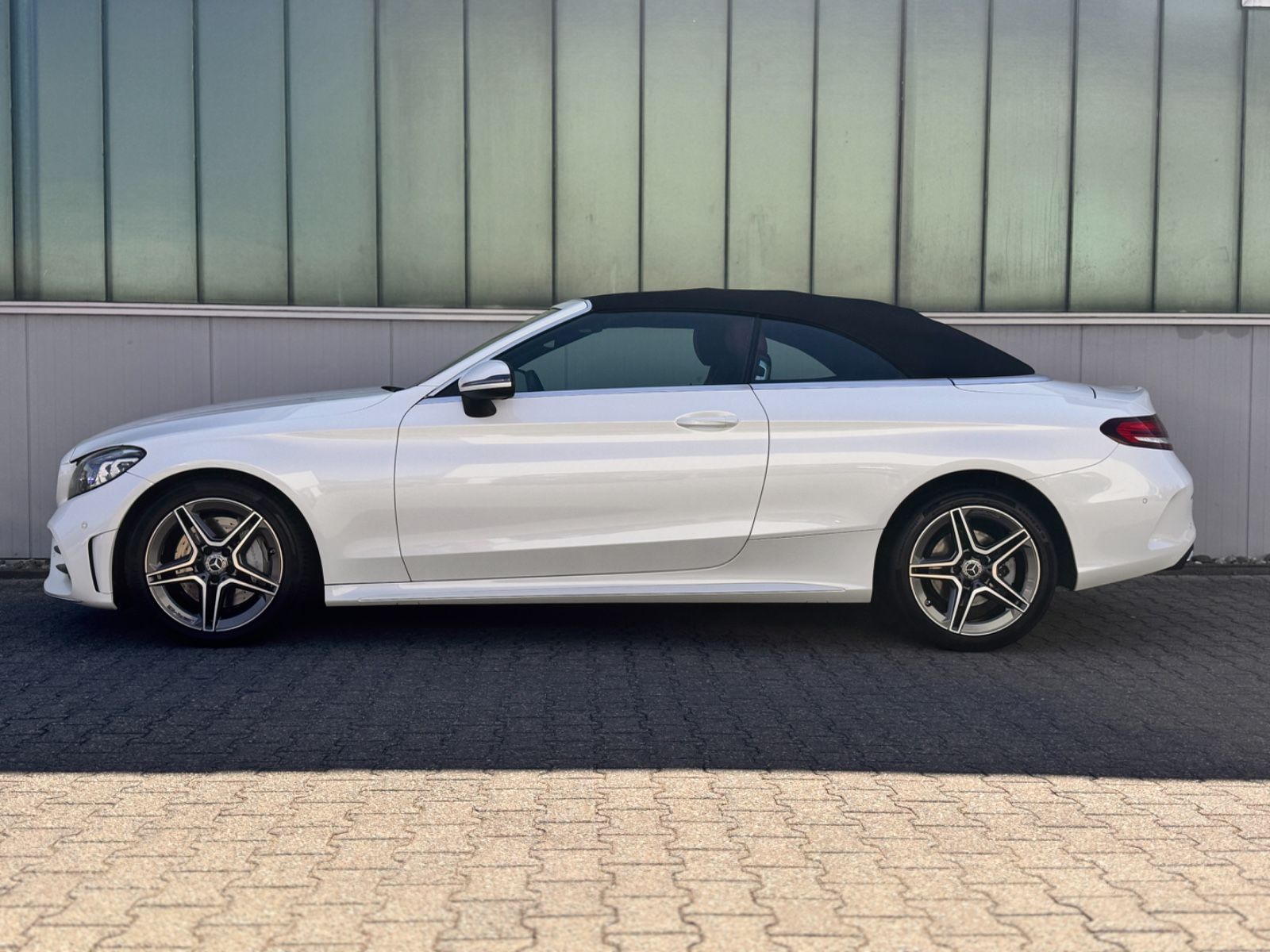 Fahrzeugabbildung Mercedes-Benz C 400 4-Matic AMG-Line *AHK|LED|AIRSCARF|ASSIST*