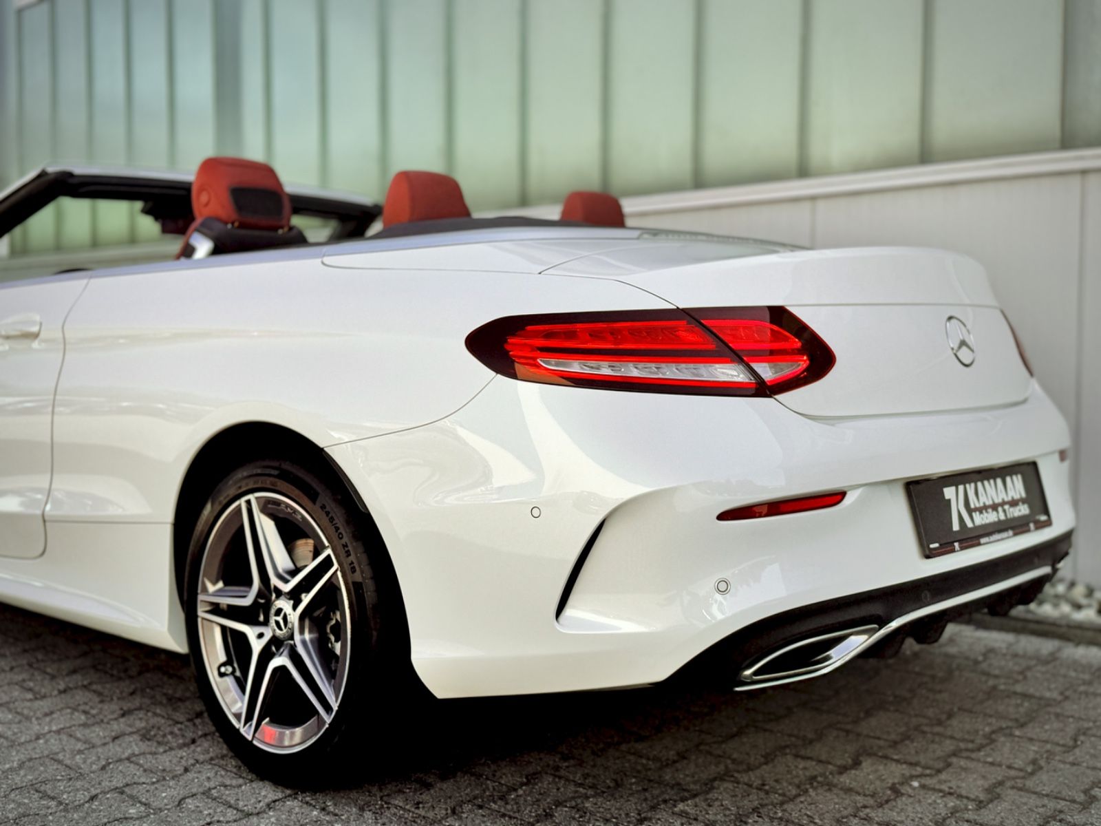 Fahrzeugabbildung Mercedes-Benz C 400 4-Matic AMG-Line *AHK|LED|AIRSCARF|ASSIST*