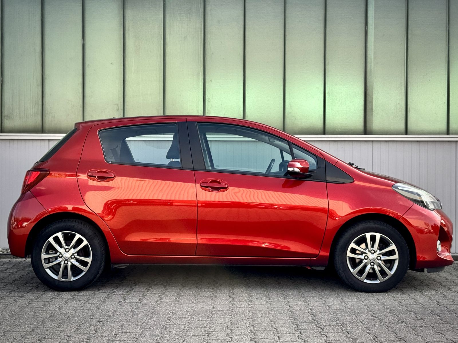 Fahrzeugabbildung Toyota Yaris 1.3 Comfort *CAM|KLIMA|TEL*