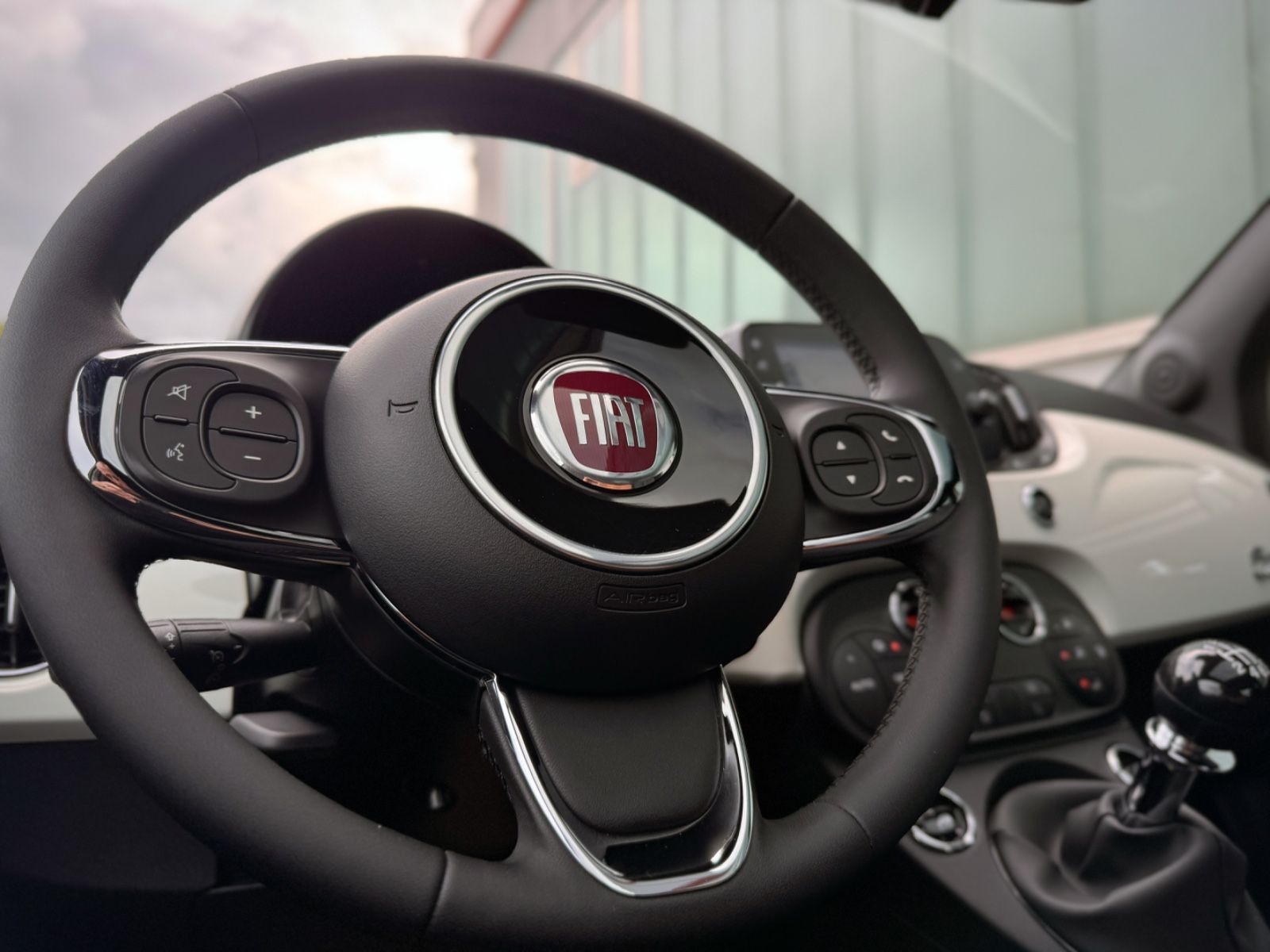 Fahrzeugabbildung Fiat 500 1.0 GSE Dolcevita *NAVI|CARPLAY|PANORAMA*