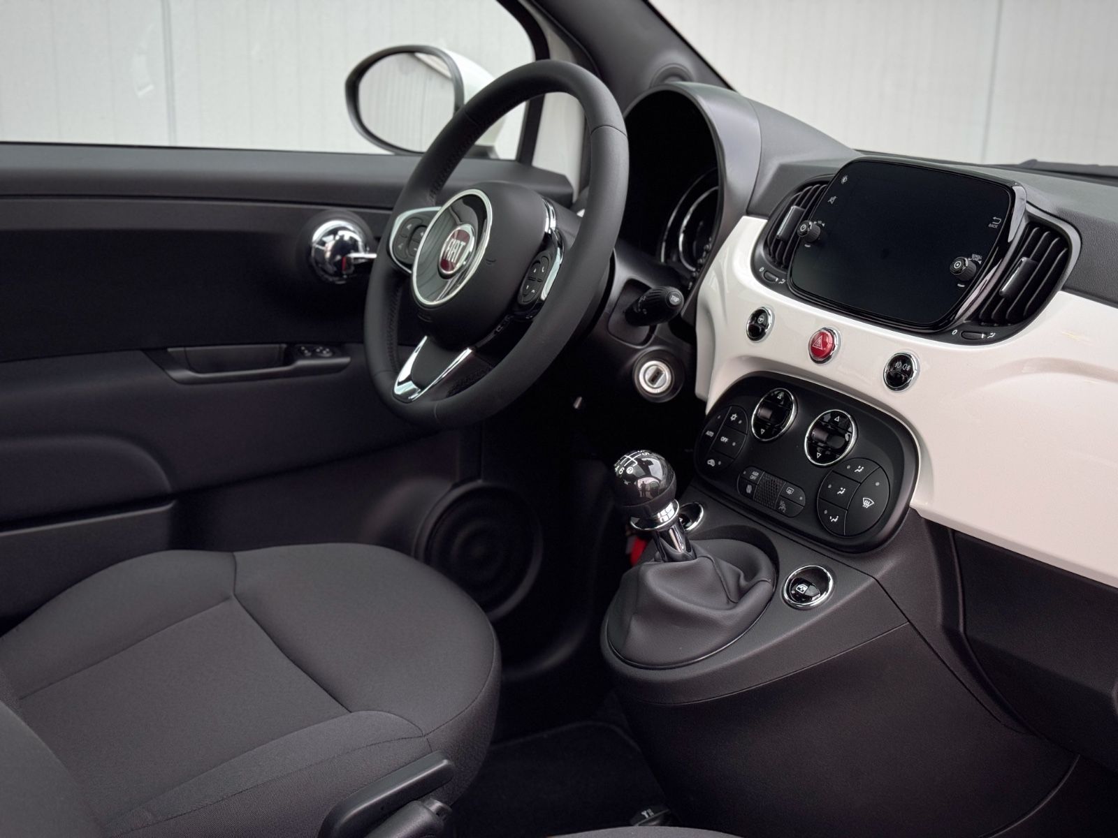 Fahrzeugabbildung Fiat 500 1.0 GSE Dolcevita *NAVI|CARPLAY|PANORAMA*