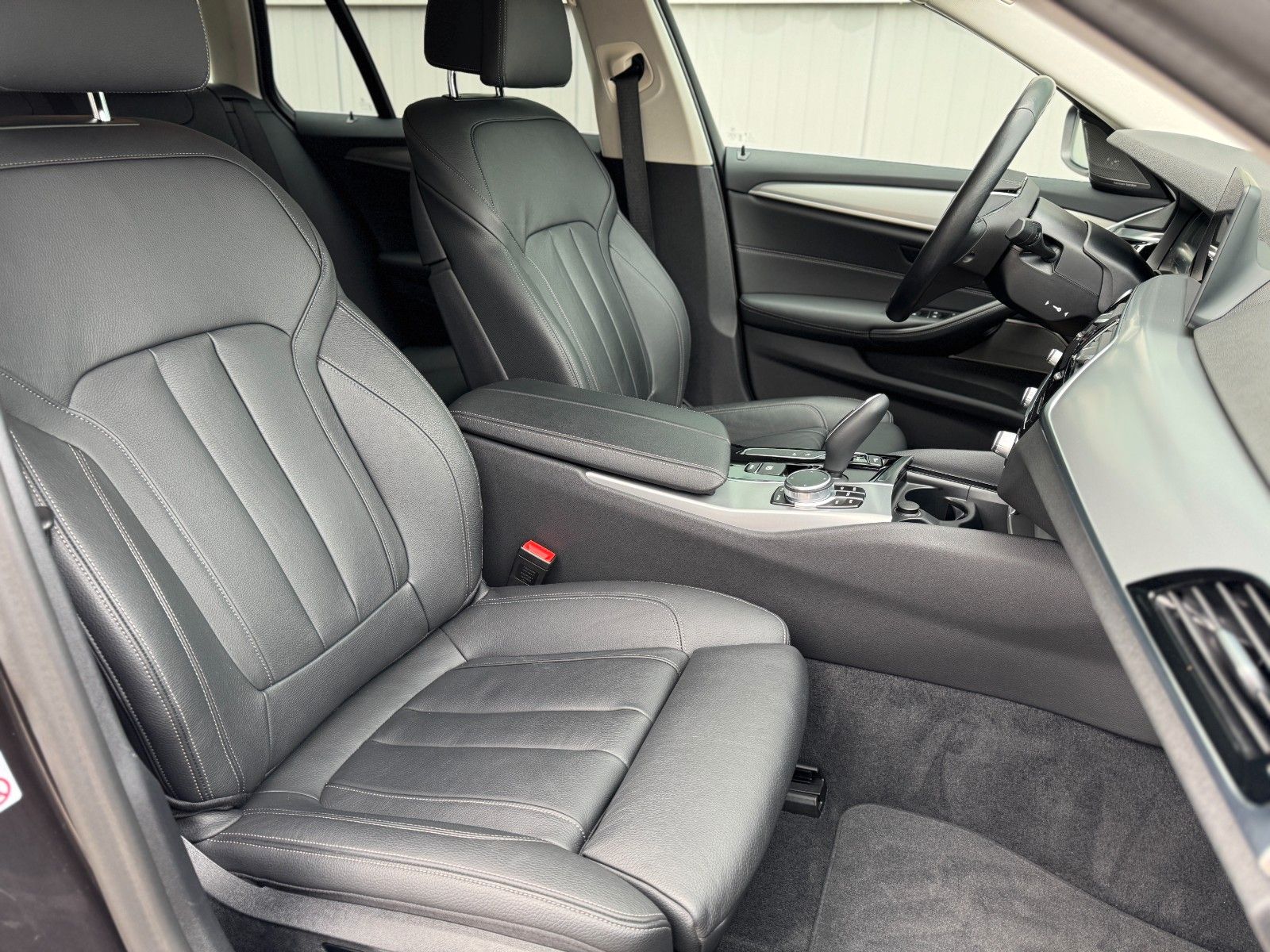 Fahrzeugabbildung BMW 520d xDrive Touring*LIVE COCKPIT|ASSIST|CAM|LED*