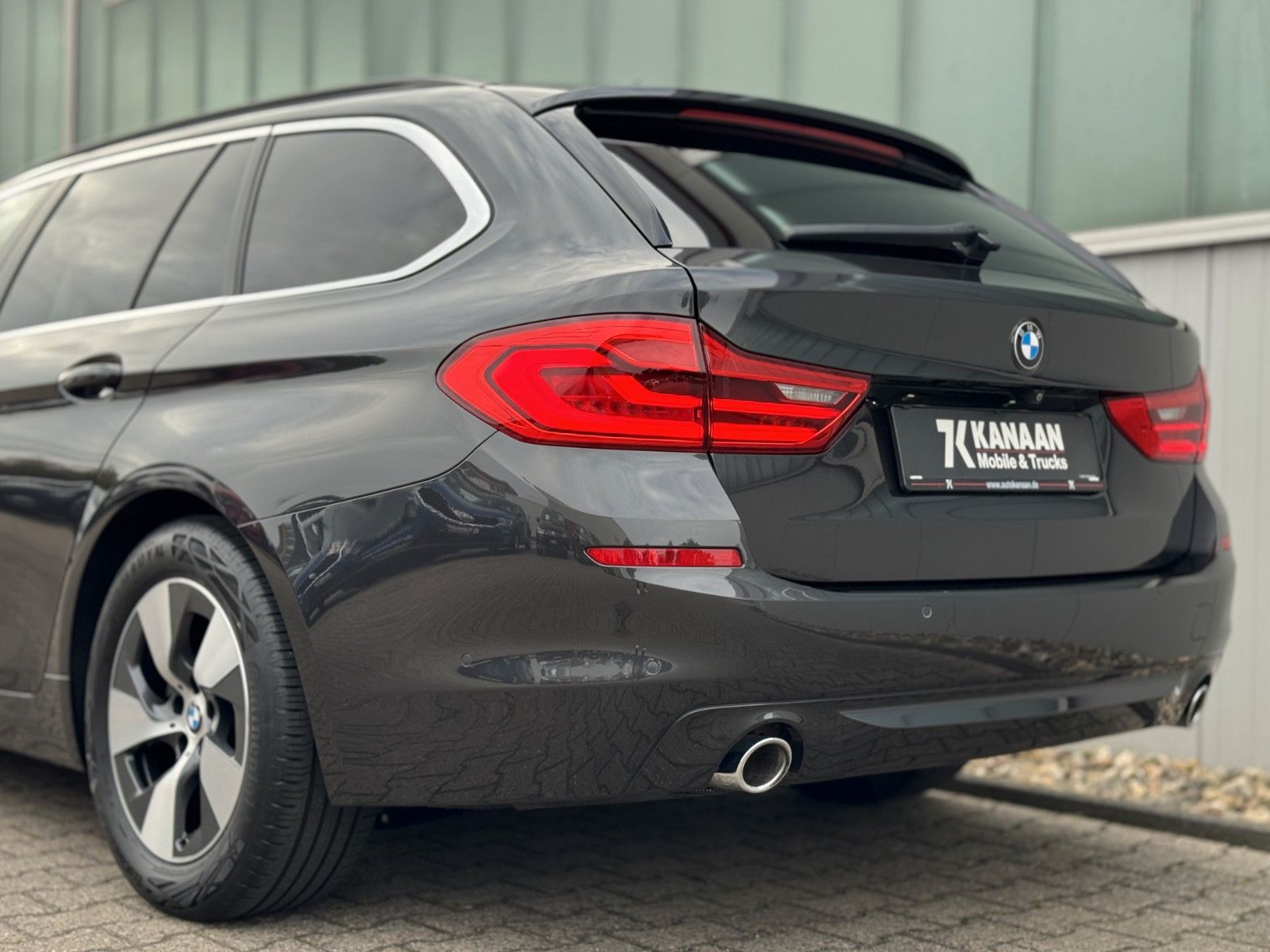 Fahrzeugabbildung BMW 520d xDrive Touring*LIVE COCKPIT|ASSIST|CAM|LED*