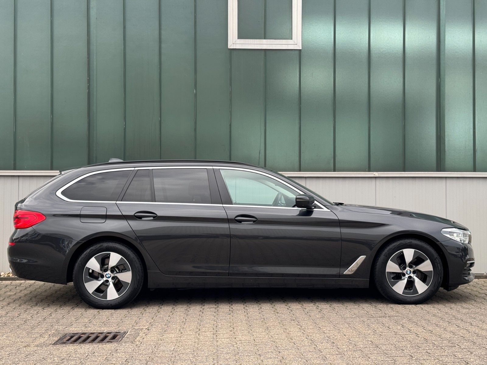 Fahrzeugabbildung BMW 520d xDrive Touring*LIVE COCKPIT|ASSIST|CAM|LED*