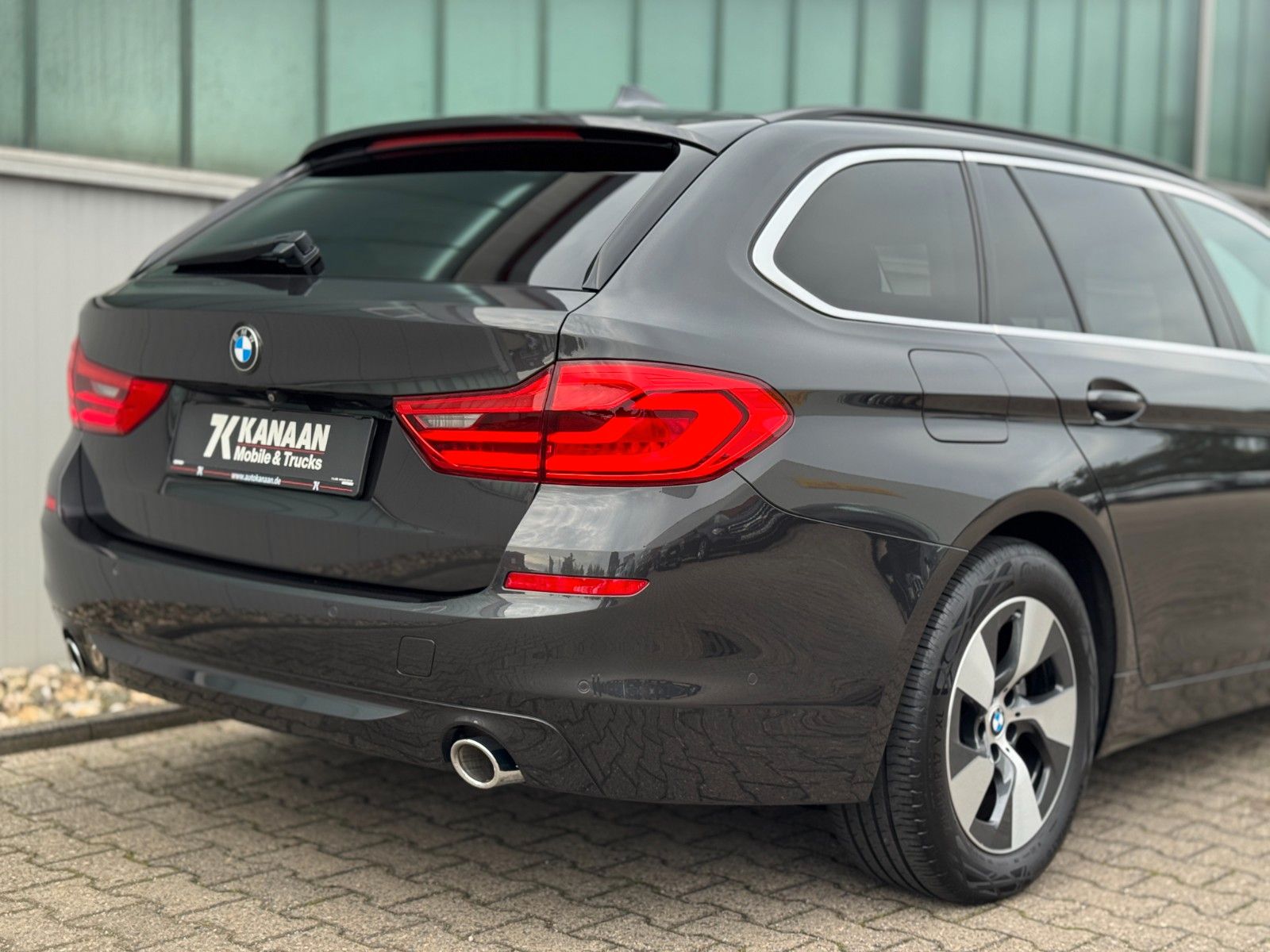 Fahrzeugabbildung BMW 520d xDrive Touring*LIVE COCKPIT|ASSIST|CAM|LED*