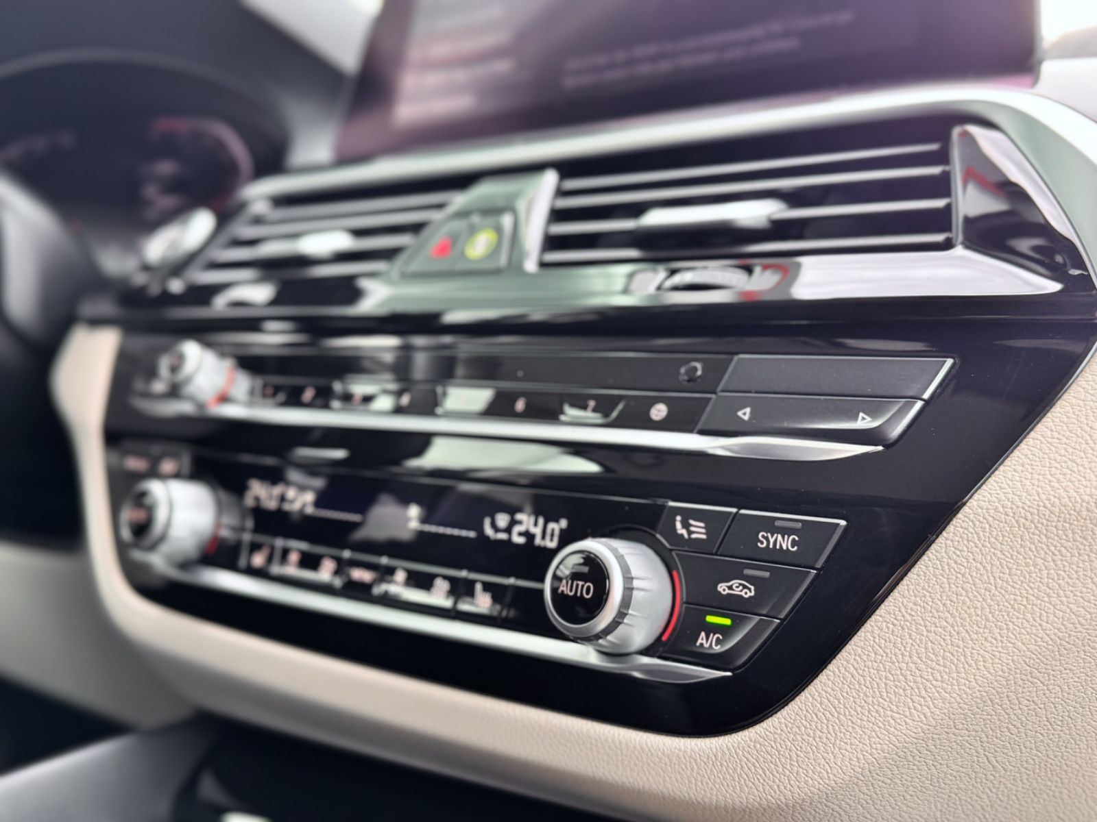 Fahrzeugabbildung BMW 530d Sport Line *8G|CAM|LED|NAVI*