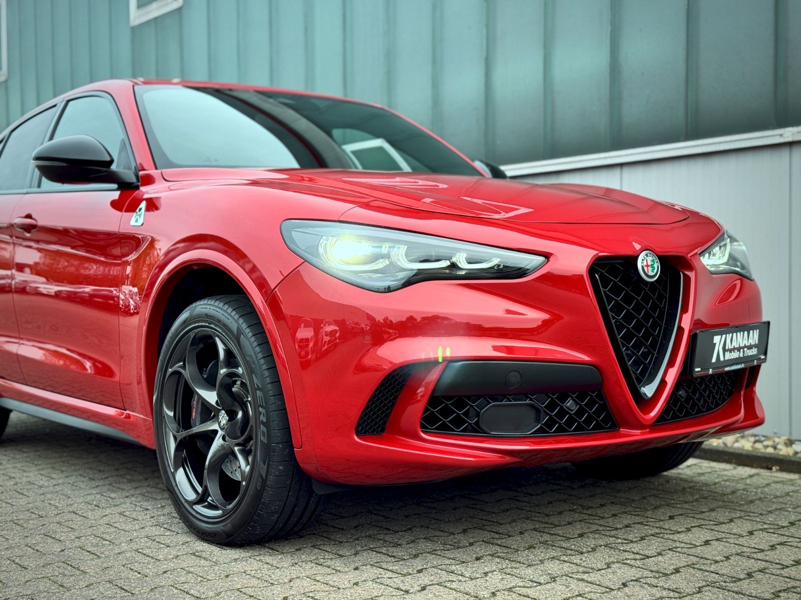 Fahrzeugabbildung Alfa Romeo Stelvio 2.9V6 Q4 Bi-Turbo Quadrifoglio*ACC|HIFI*
