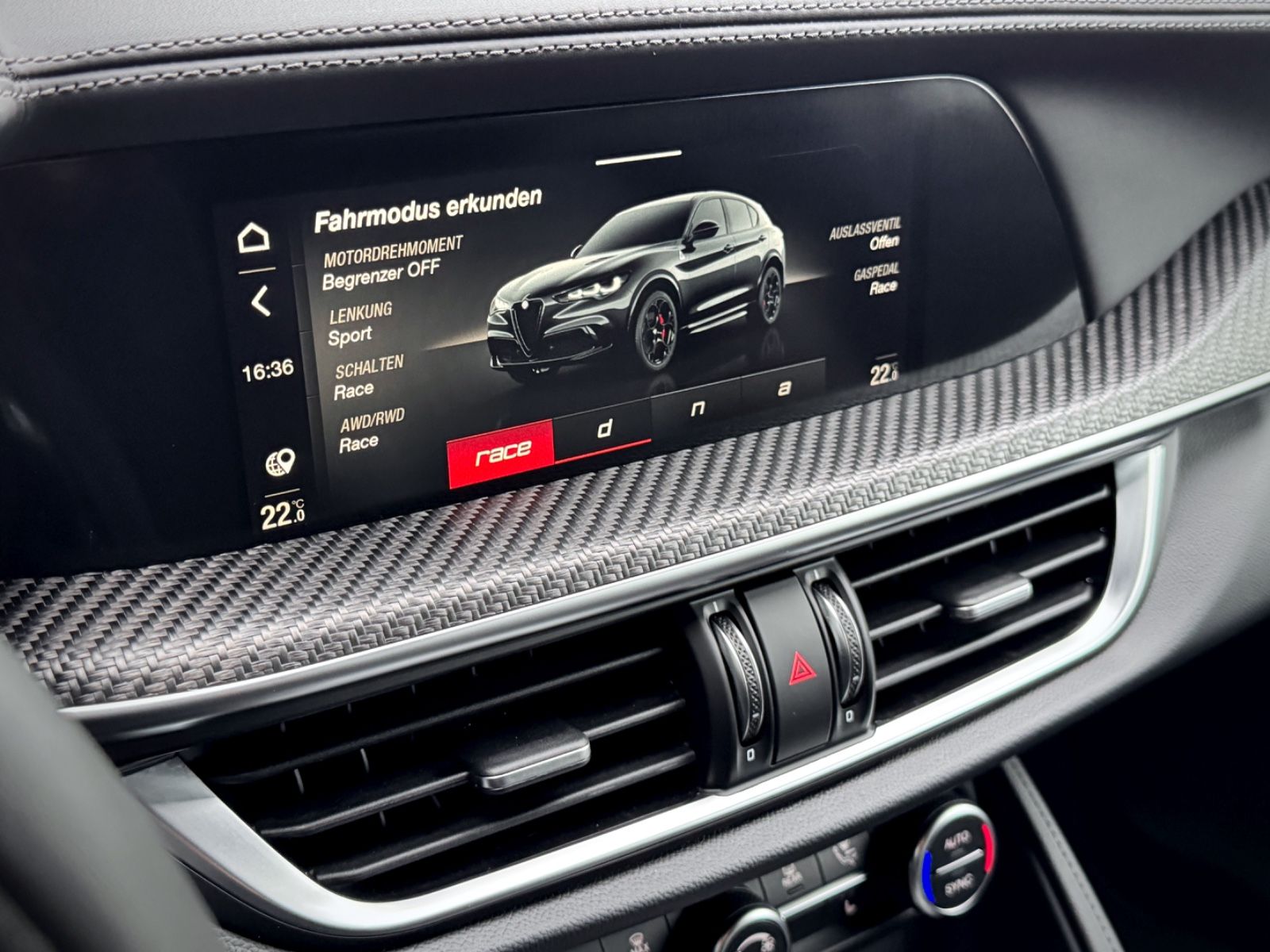 Fahrzeugabbildung Alfa Romeo Stelvio 2.9V6 Q4 Bi-Turbo Quadrifoglio*ACC|HIFI*