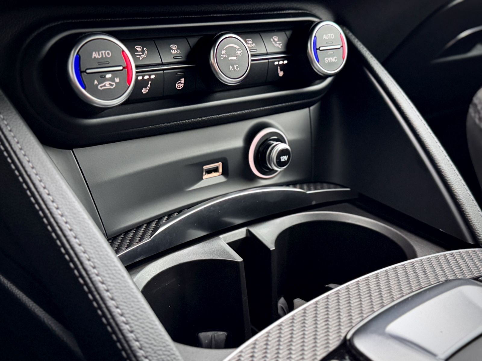 Fahrzeugabbildung Alfa Romeo Stelvio 2.9V6 Q4 Bi-Turbo Quadrifoglio*ACC|HIFI*