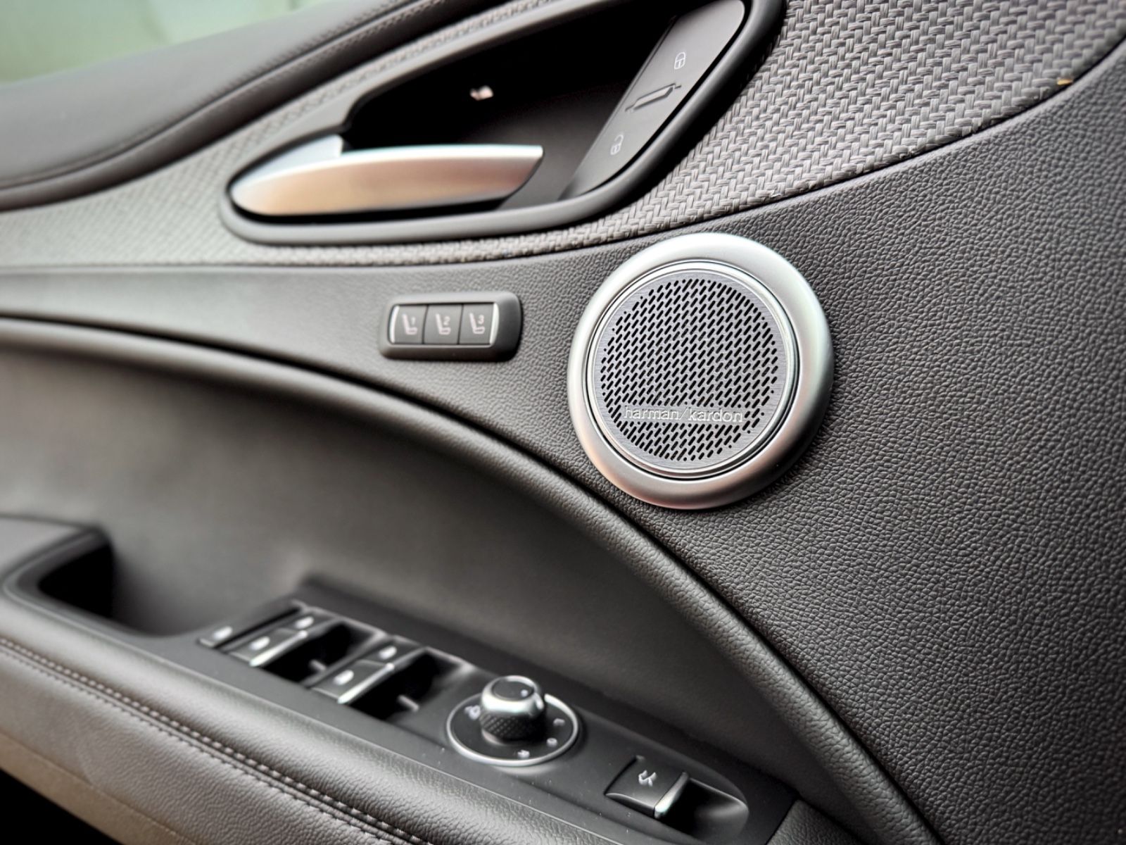 Fahrzeugabbildung Alfa Romeo Stelvio 2.9V6 Q4 Bi-Turbo Quadrifoglio*ACC|HIFI*