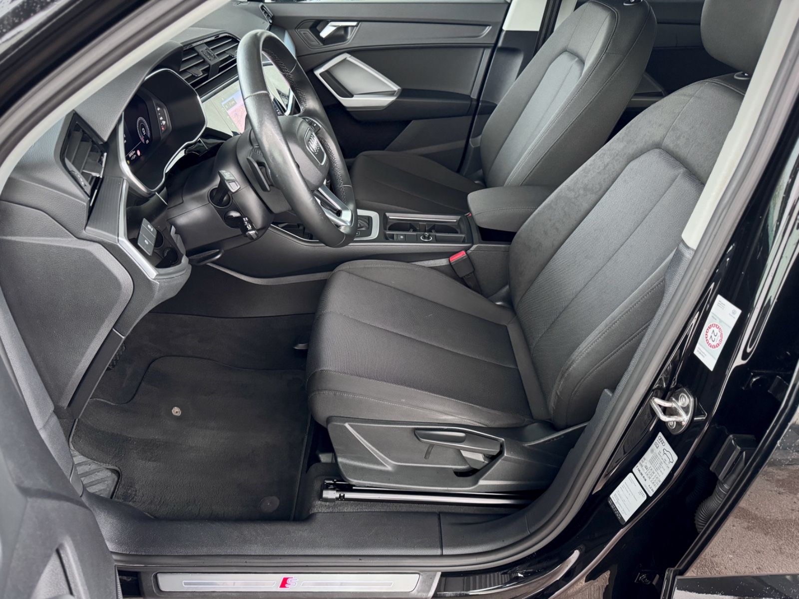 Fahrzeugabbildung Audi Q3 Sportback 35 TDI Quattro S-Line*PANO|AHK|NAV*