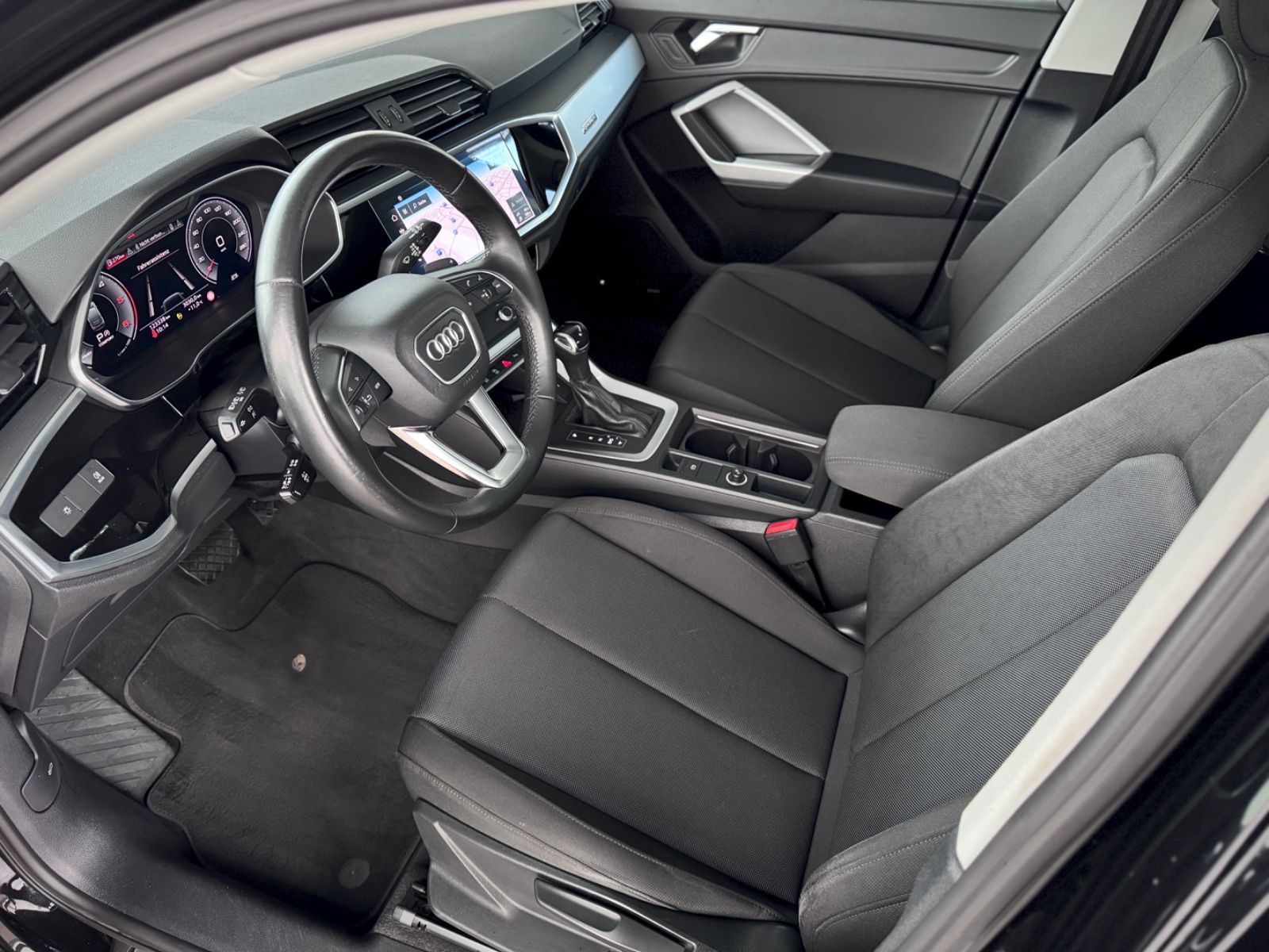 Fahrzeugabbildung Audi Q3 Sportback 35 TDI Quattro S-Line*PANO|AHK|NAV*