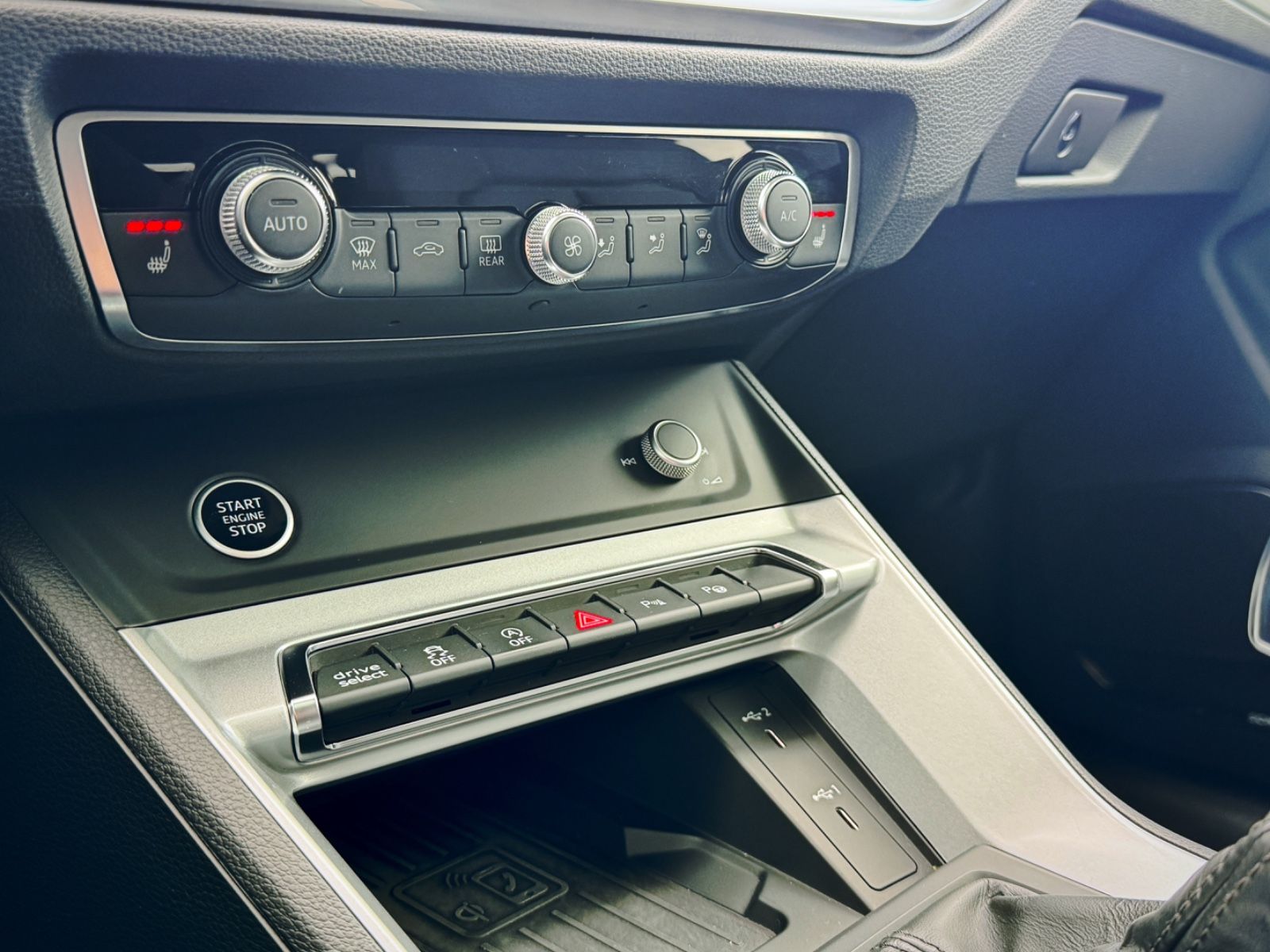 Fahrzeugabbildung Audi Q3 Sportback 35 TDI Quattro S-Line*PANO|AHK|NAV*