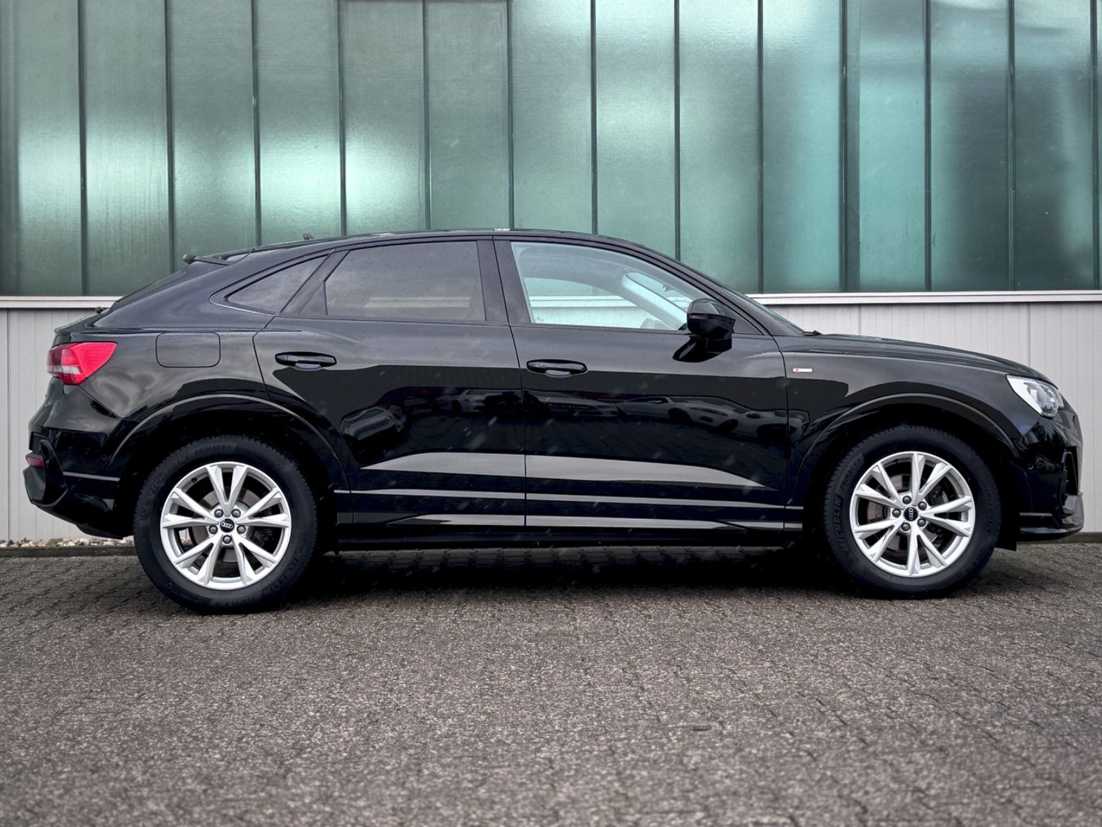 Fahrzeugabbildung Audi Q3 Sportback 35 TDI Quattro S-Line*PANO|AHK|NAV*