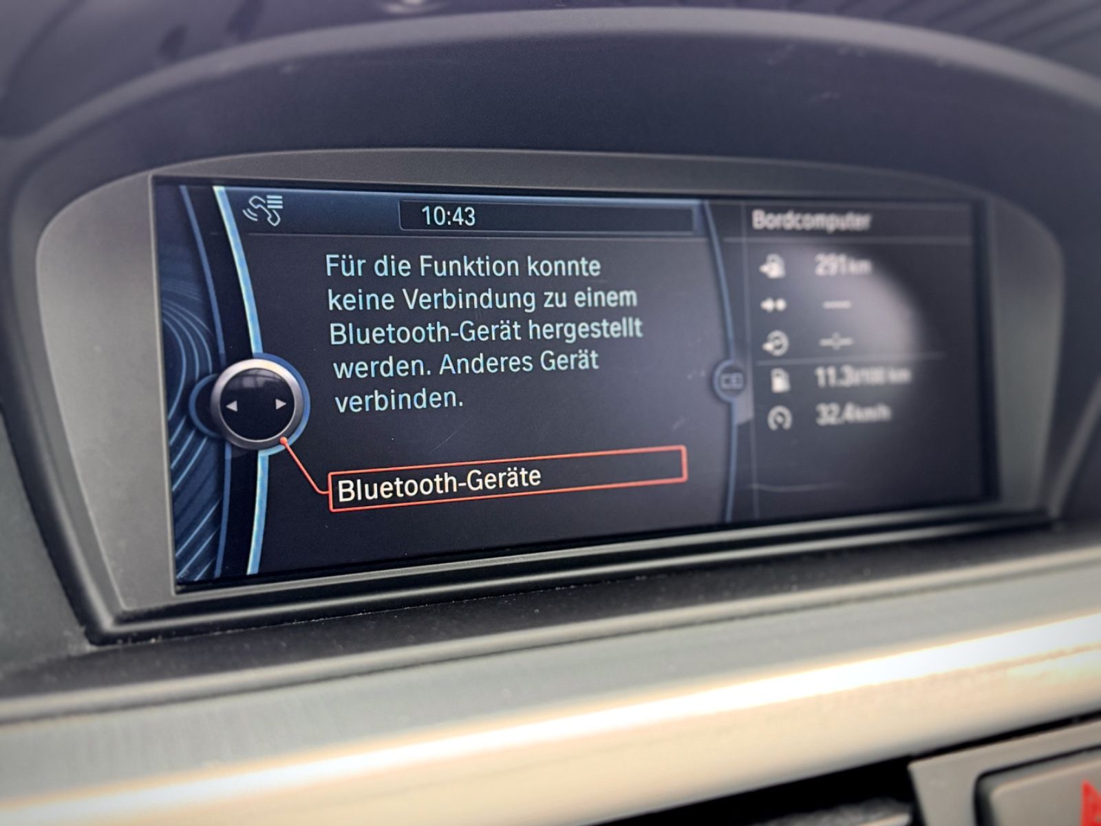 Fahrzeugabbildung BMW 320i Lim. M-Paket*NAVI|GLASDACH|XENON*