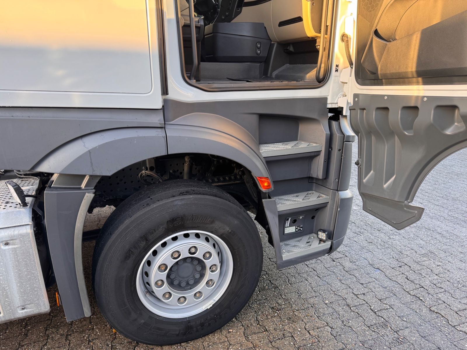 Fahrzeugabbildung Mercedes-Benz 1846 Actros 5  Hydr. Kipper / Walkingfloor 2-Weg