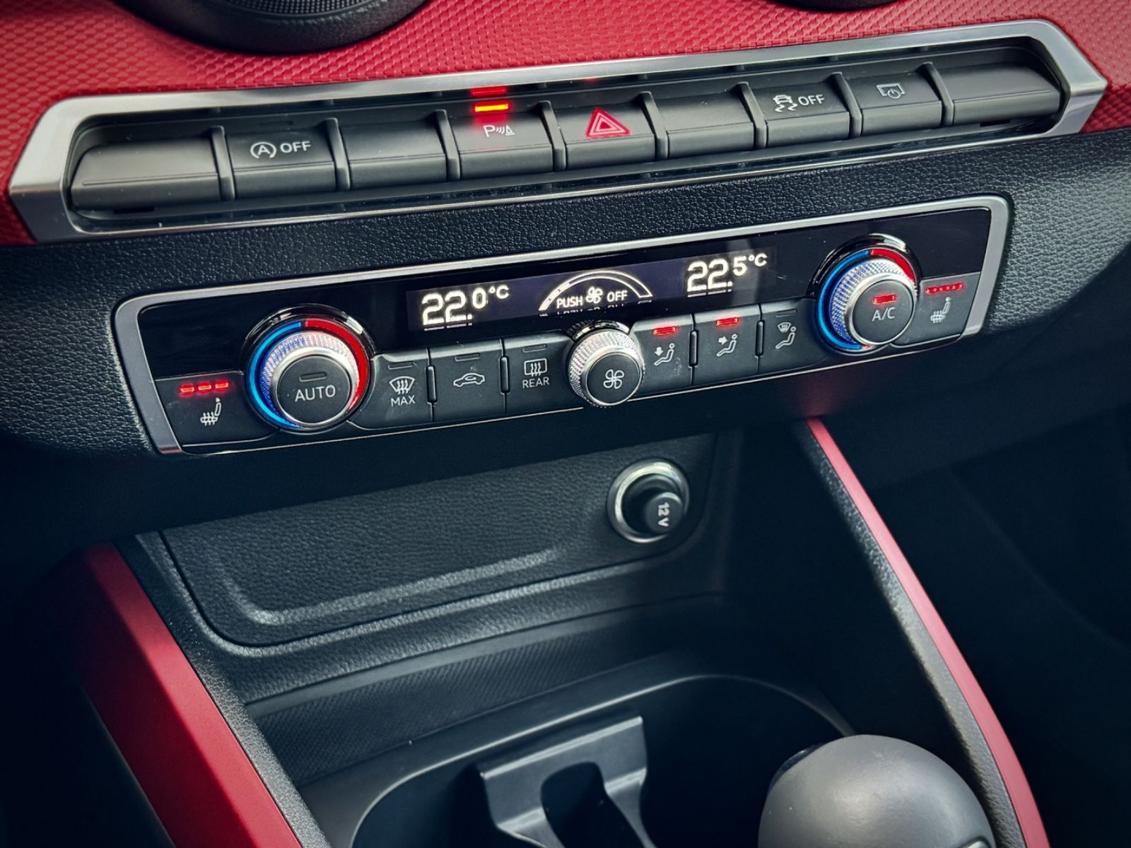 Fahrzeugabbildung Audi Q2 30 TDI S-Tronic Sport *LED|NAVI|PDC|S-LINE*