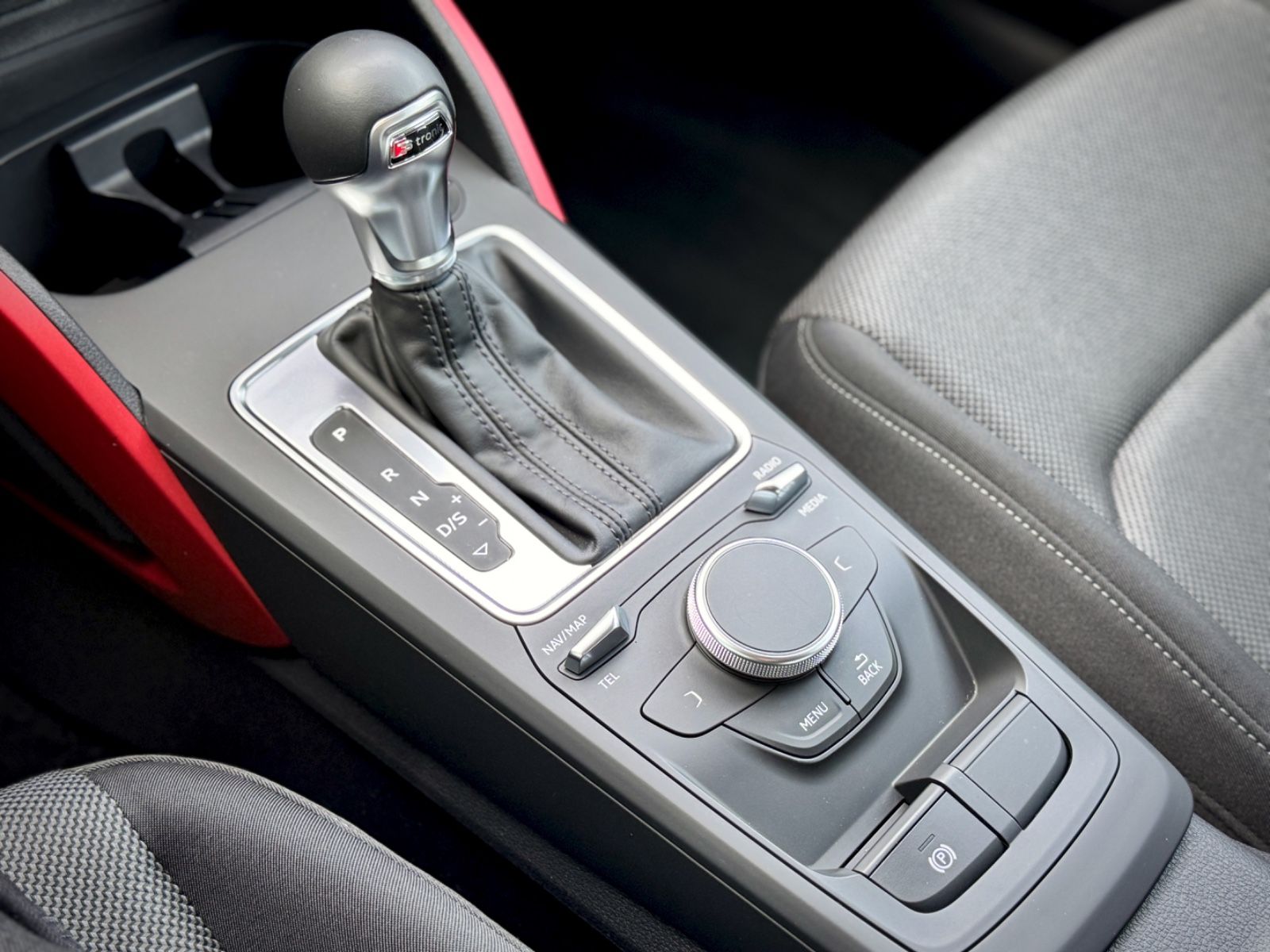 Fahrzeugabbildung Audi Q2 30 TDI S-Tronic Sport *LED|NAVI|PDC|S-LINE*