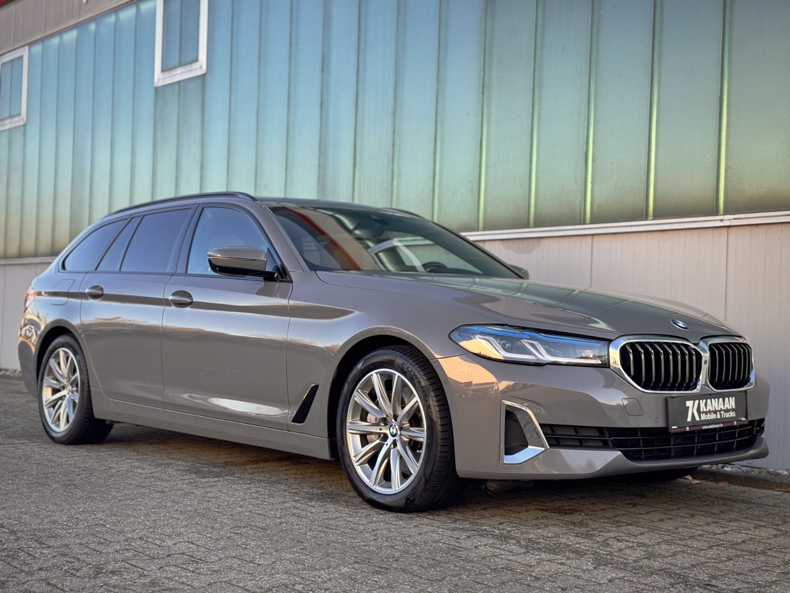 Fahrzeugabbildung BMW 540d xDrive Touring Luxury Line*PANO|AHK|HEADUP*