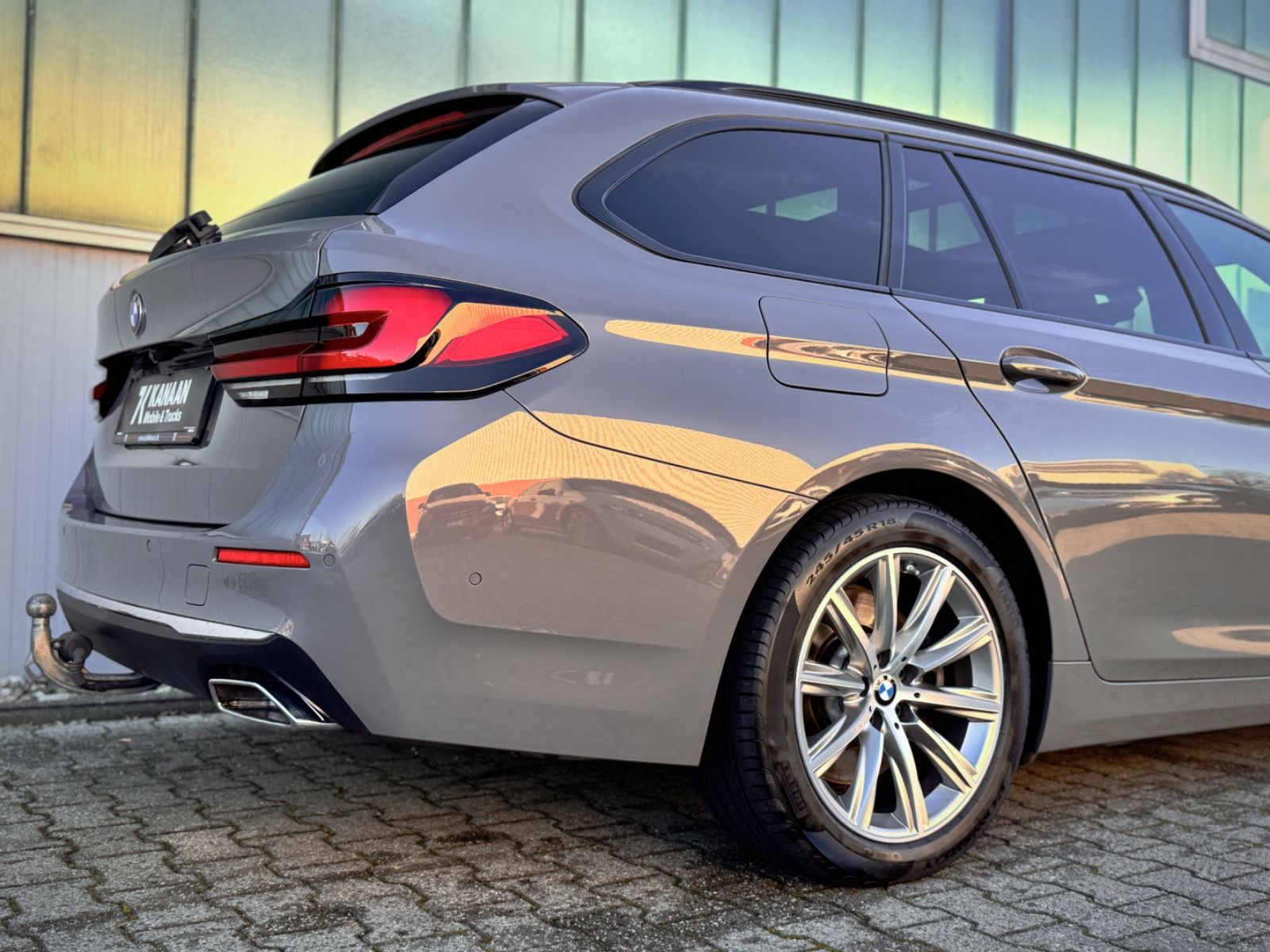 Fahrzeugabbildung BMW 540d xDrive Touring Luxury Line*PANO|AHK|HEADUP*