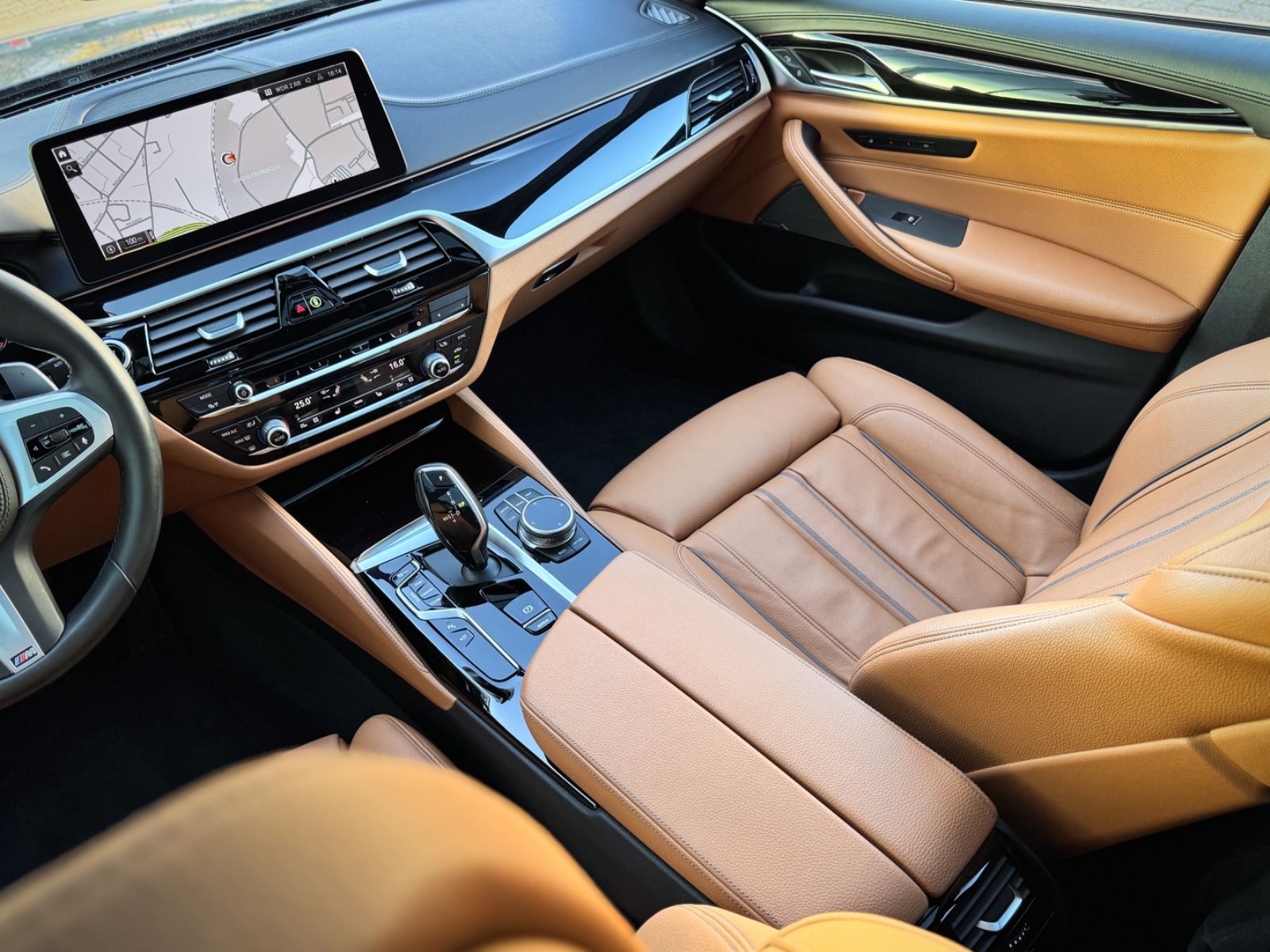 Fahrzeugabbildung BMW 540d xDrive Touring Luxury Line*PANO|AHK|HEADUP*