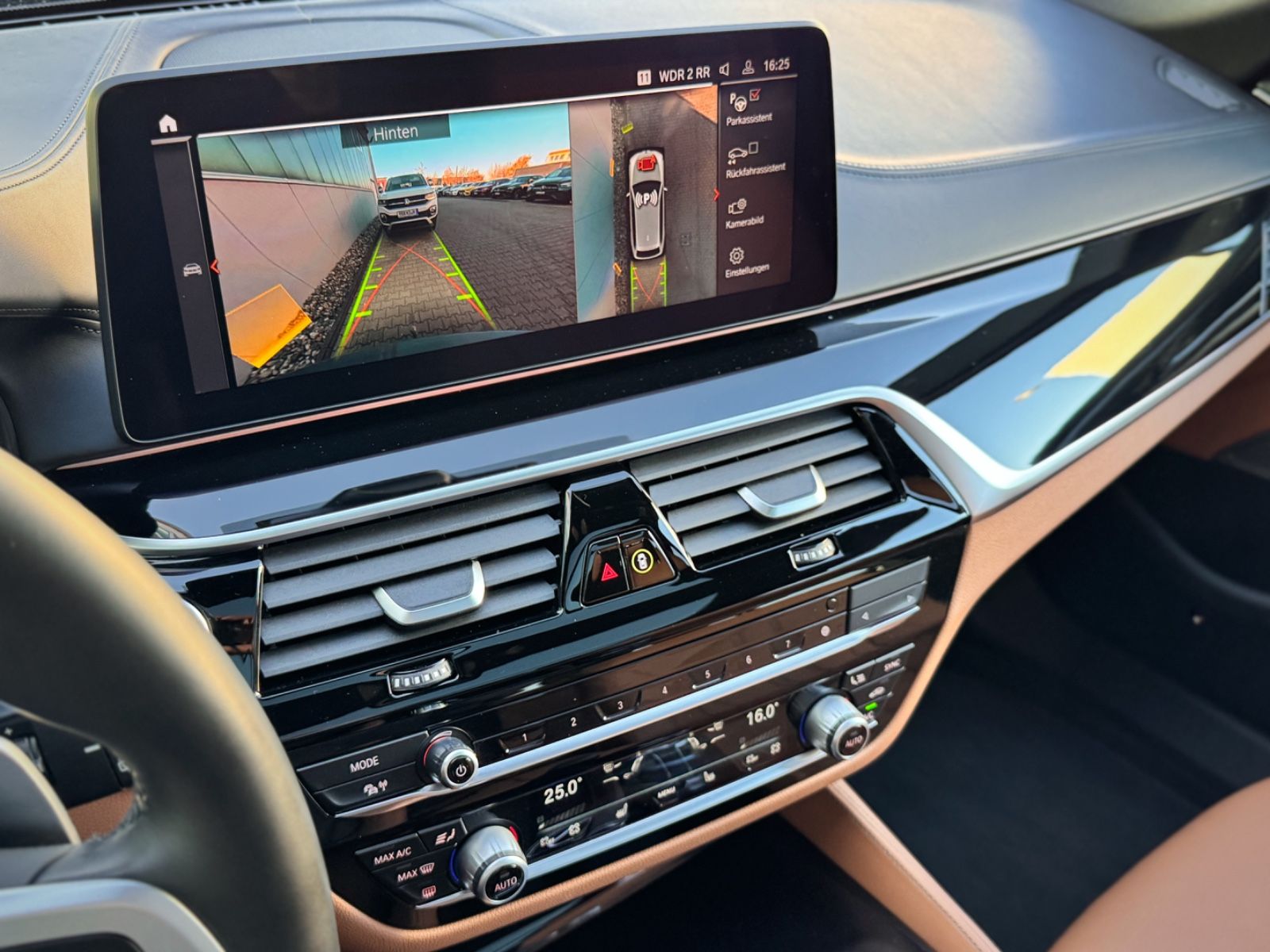 Fahrzeugabbildung BMW 540d xDrive Touring Luxury Line*PANO|AHK|HEADUP*