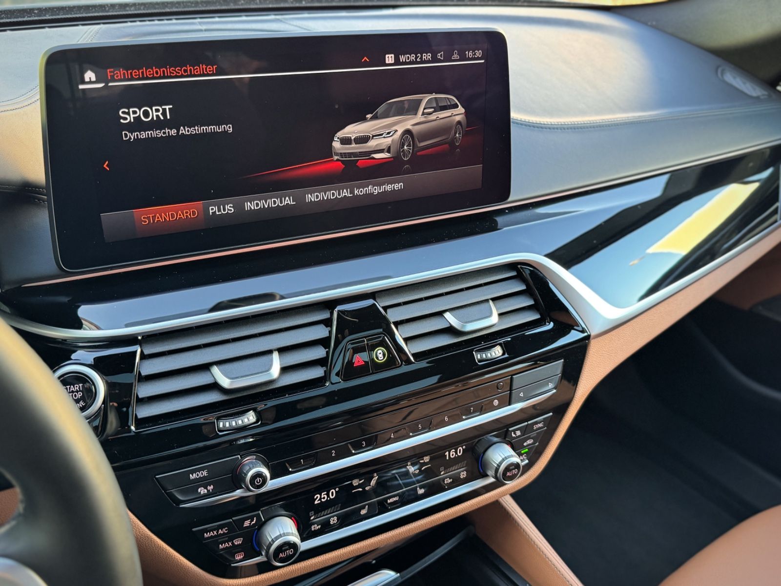 Fahrzeugabbildung BMW 540d xDrive Touring Luxury Line*PANO|AHK|HEADUP*