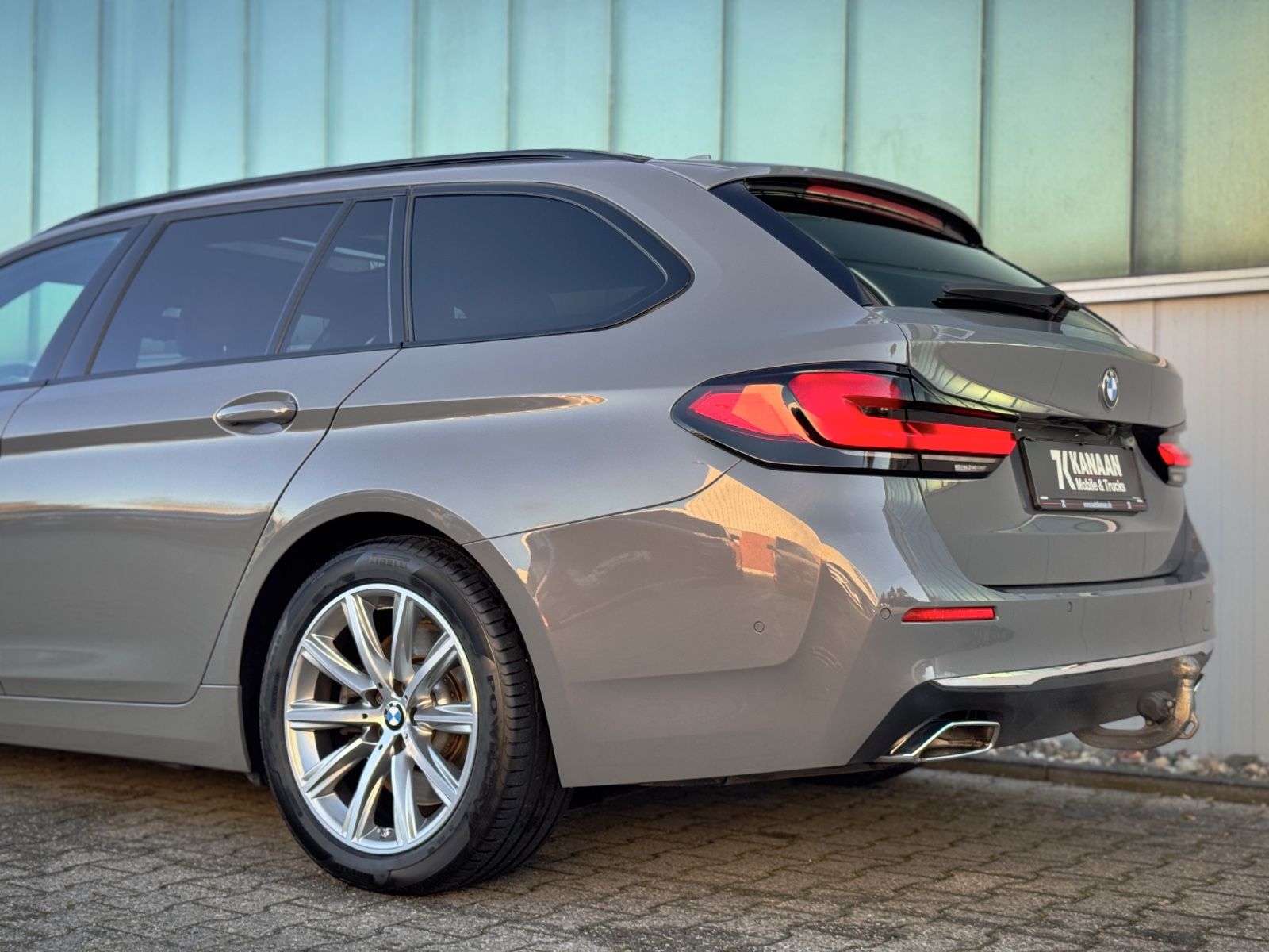 Fahrzeugabbildung BMW 540d xDrive Touring Luxury Line*PANO|AHK|HEADUP*