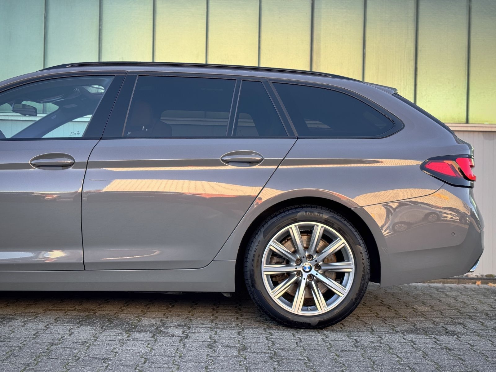 Fahrzeugabbildung BMW 540d xDrive Touring Luxury Line*PANO|AHK|HEADUP*