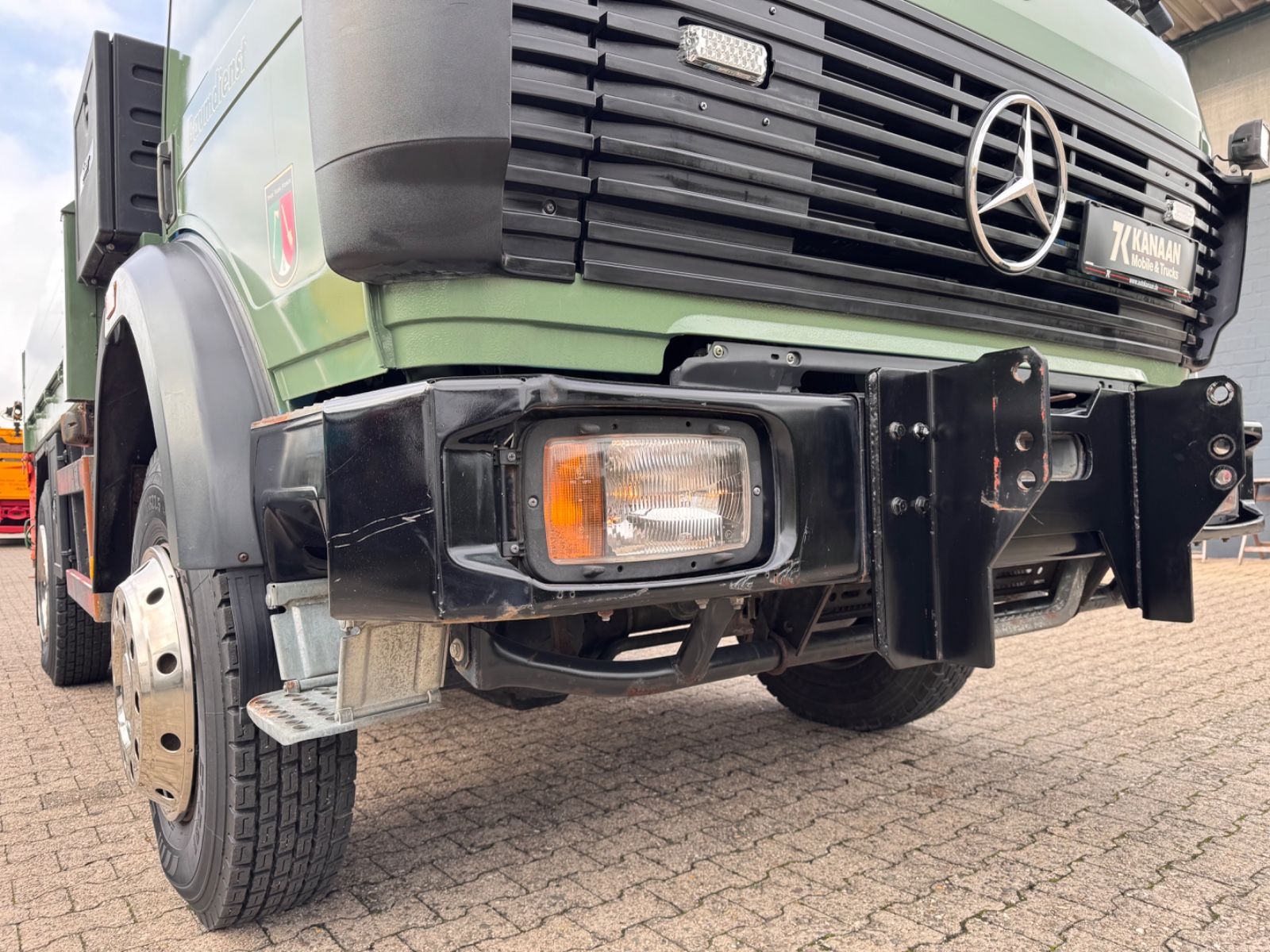 Fahrzeugabbildung Mercedes-Benz 1417 AK Allrad Palfinger Montagekran 17,7m 64TKM