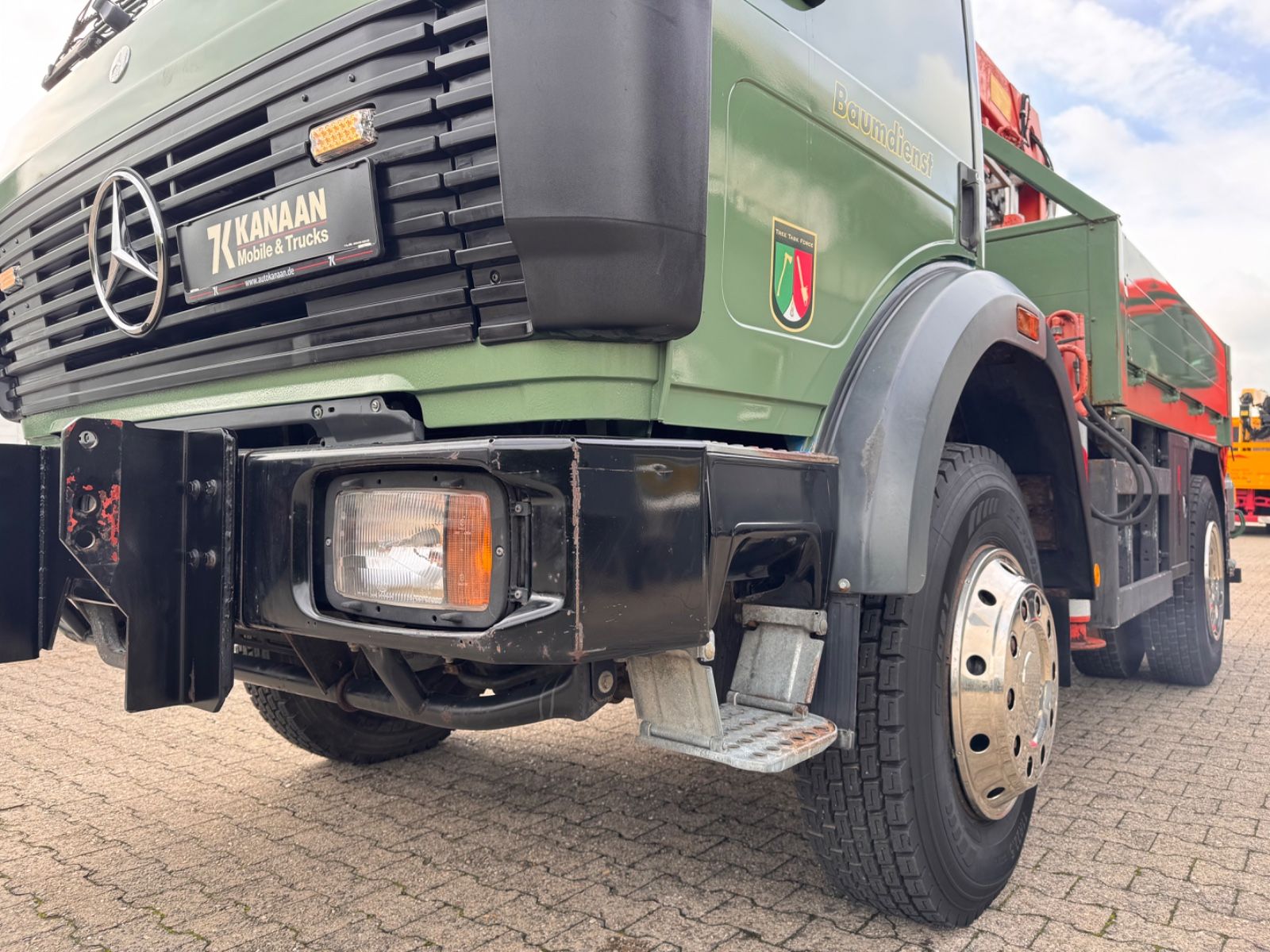 Fahrzeugabbildung Mercedes-Benz 1417 AK Allrad Palfinger Montagekran 17,7m 64TKM