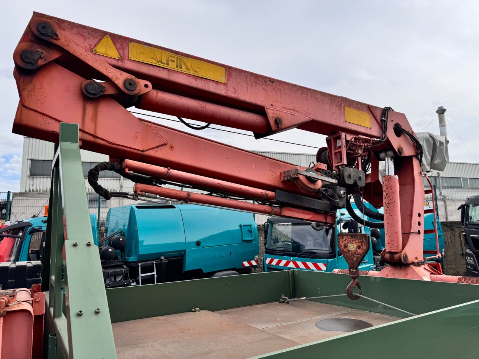 Fahrzeugabbildung Mercedes-Benz 1417 AK Allrad Palfinger Montagekran 17,7m 64TKM