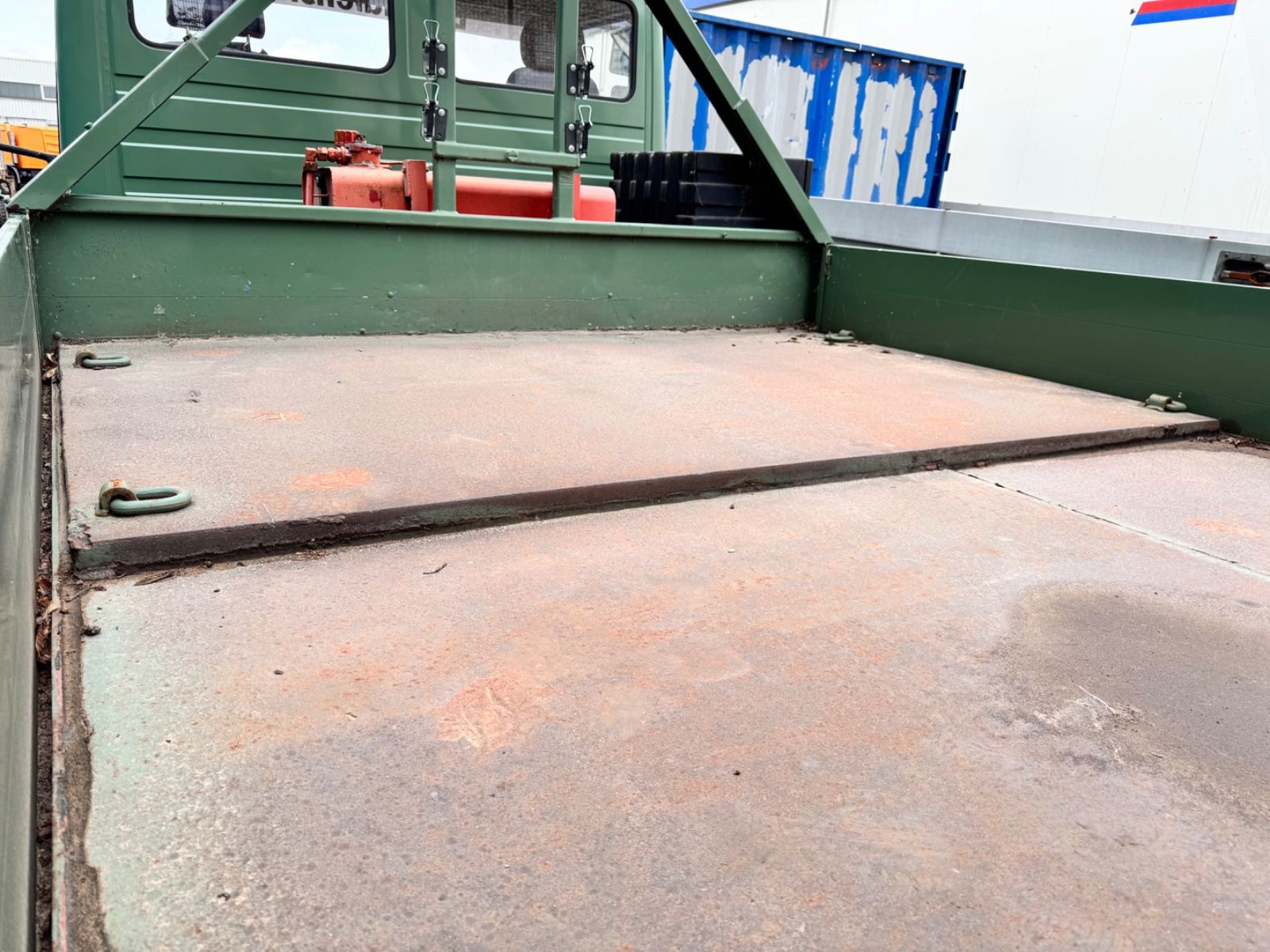 Fahrzeugabbildung Mercedes-Benz 1417 AK Allrad Palfinger Montagekran 17,7m 64TKM