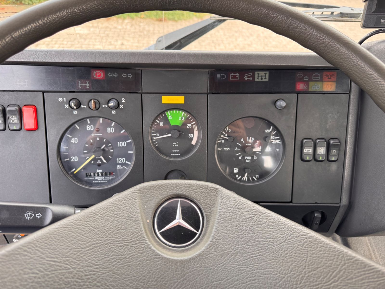 Fahrzeugabbildung Mercedes-Benz 1417 AK Allrad Palfinger Montagekran 17,7m 64TKM