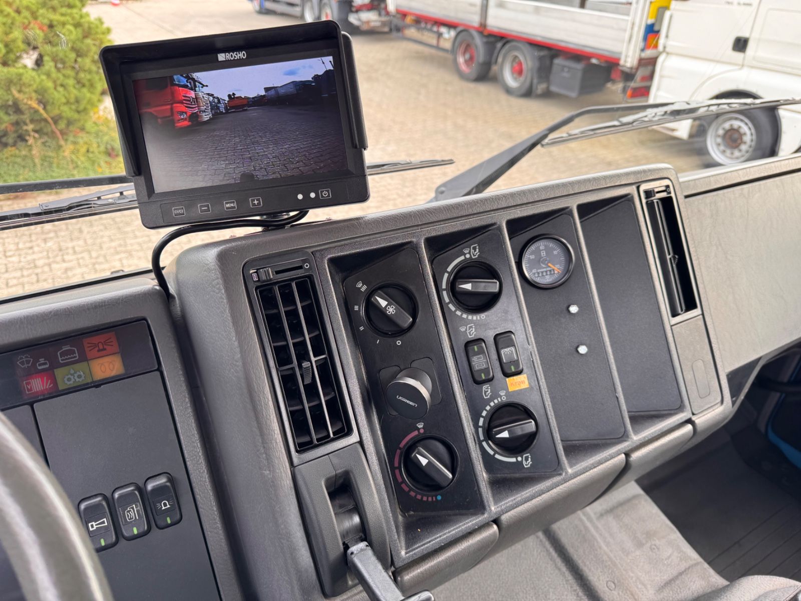 Fahrzeugabbildung Mercedes-Benz 1417 AK Allrad Palfinger Montagekran 17,7m 64TKM